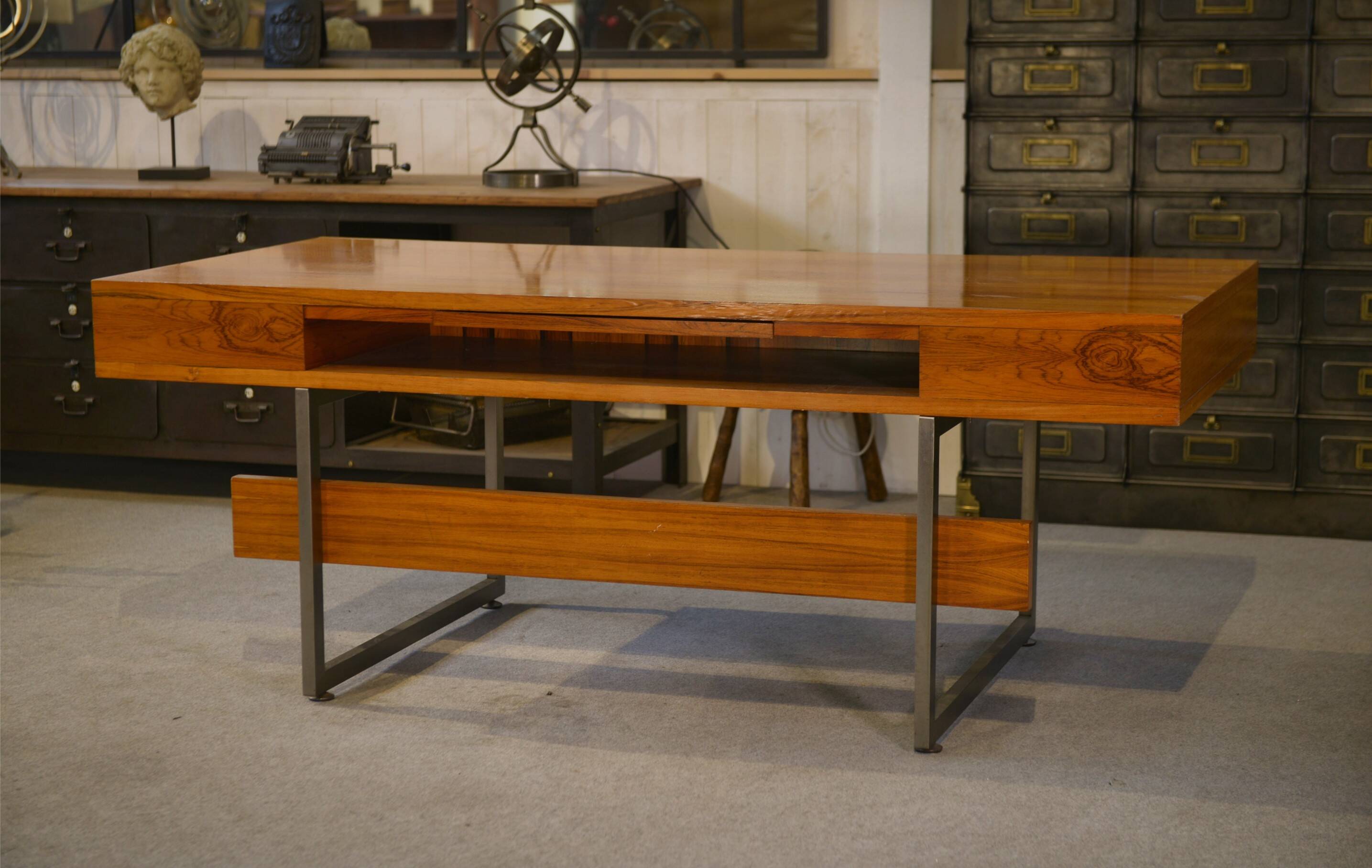 Minister's desk in rosewood by Claude Gaillard and Henri Lesetre for Ligne Roset 1970s