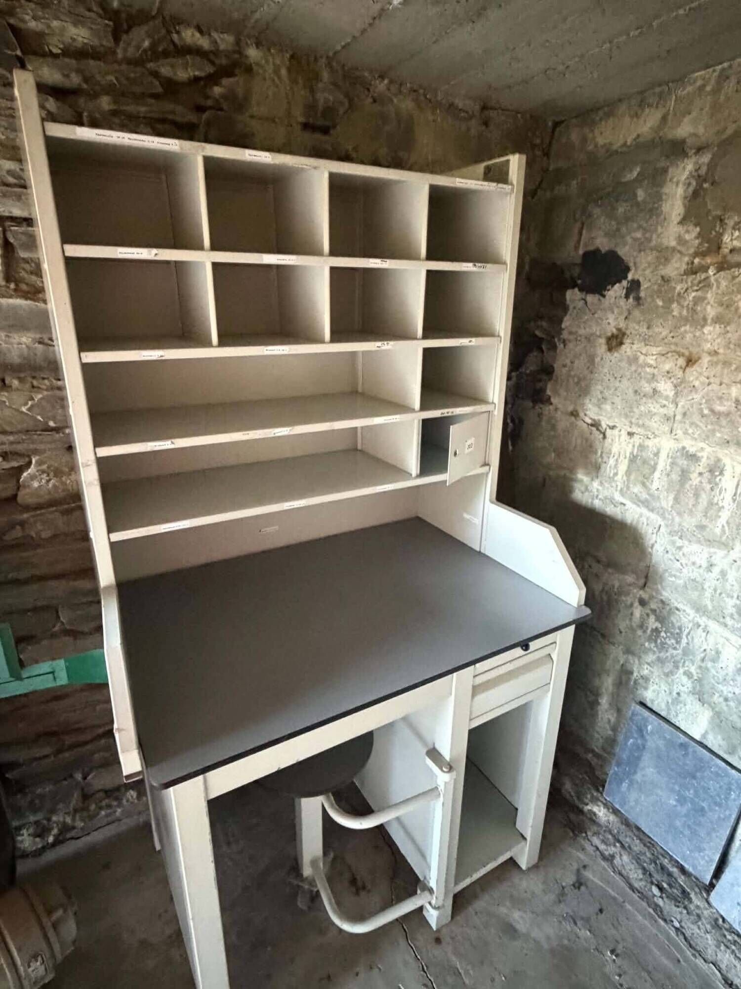 Bureau tri postal vintage belge