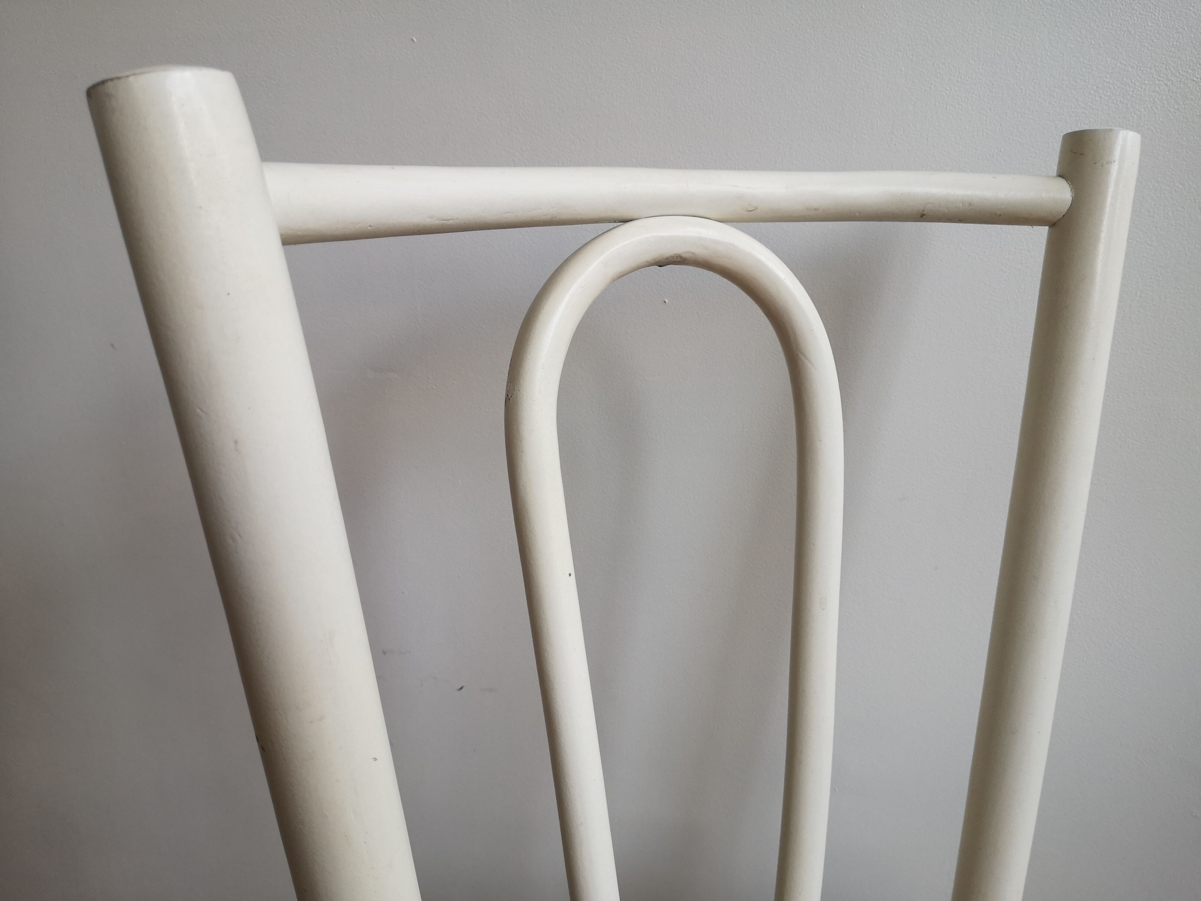 Chaise en bois et cannage