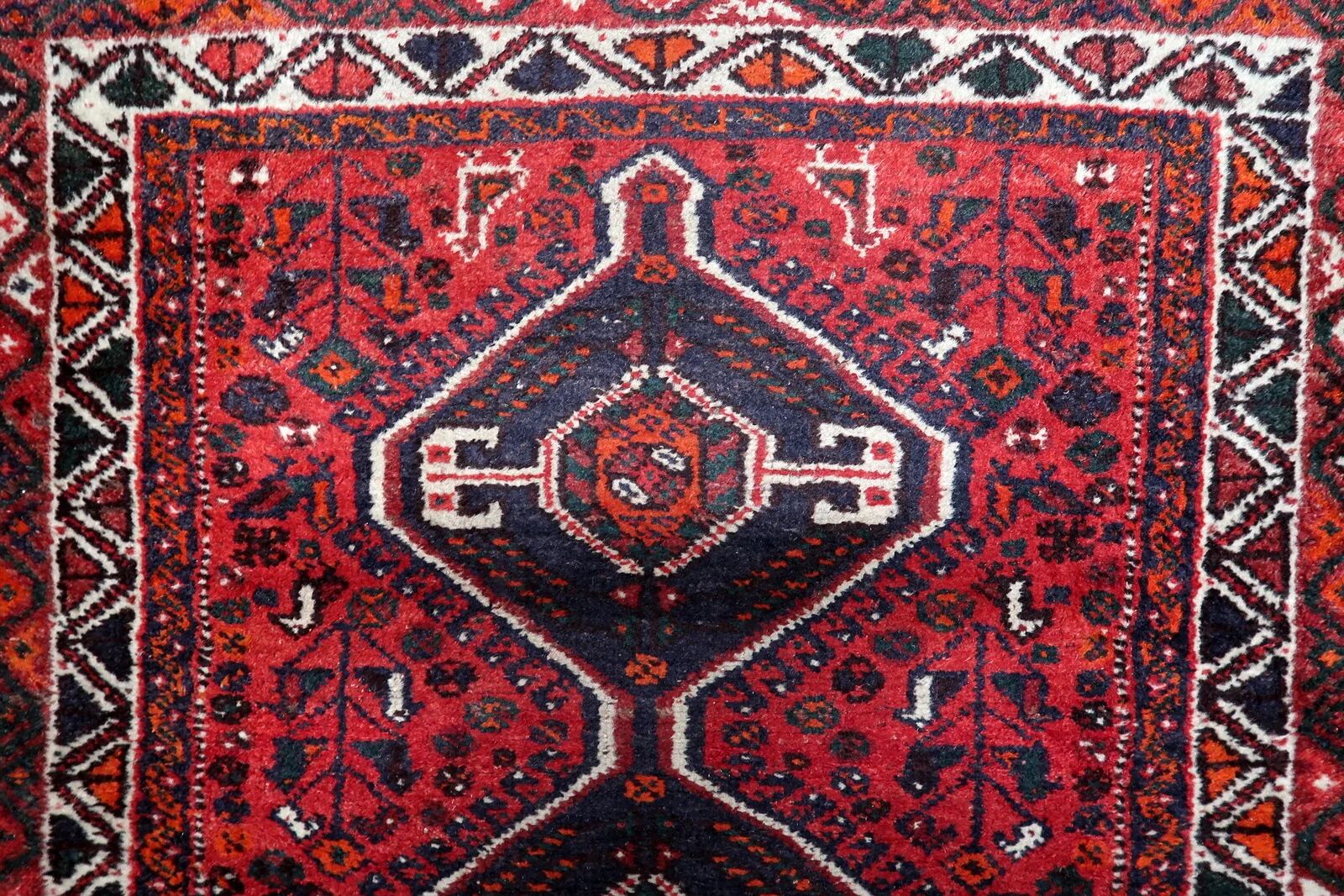 1930s Handmade Wool Rug with Three Medallions, 114 × 159 cm - 1C1294