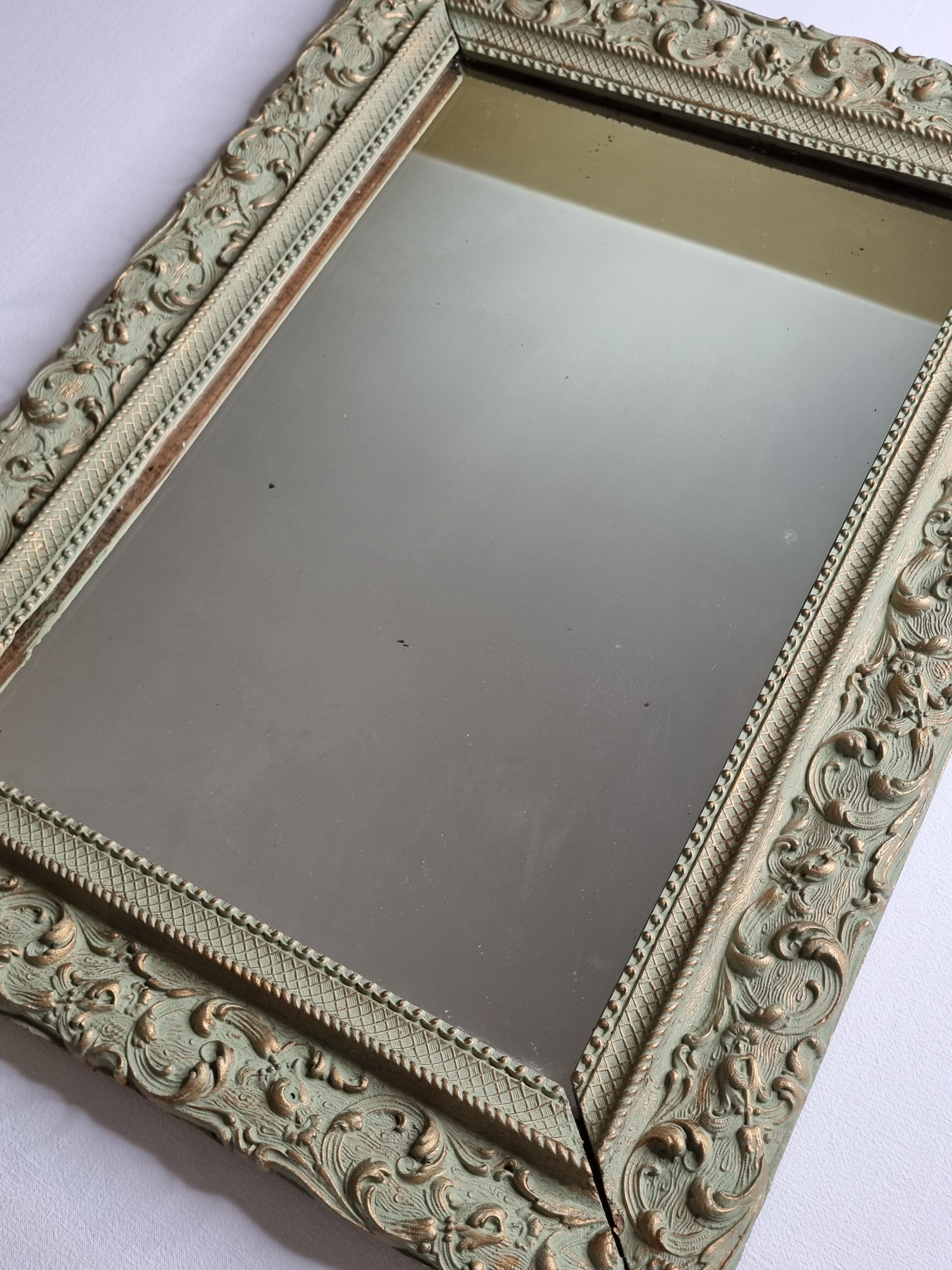 MIroir ancien de style Louis XV en stuc et bois patiné 58x43 cm
