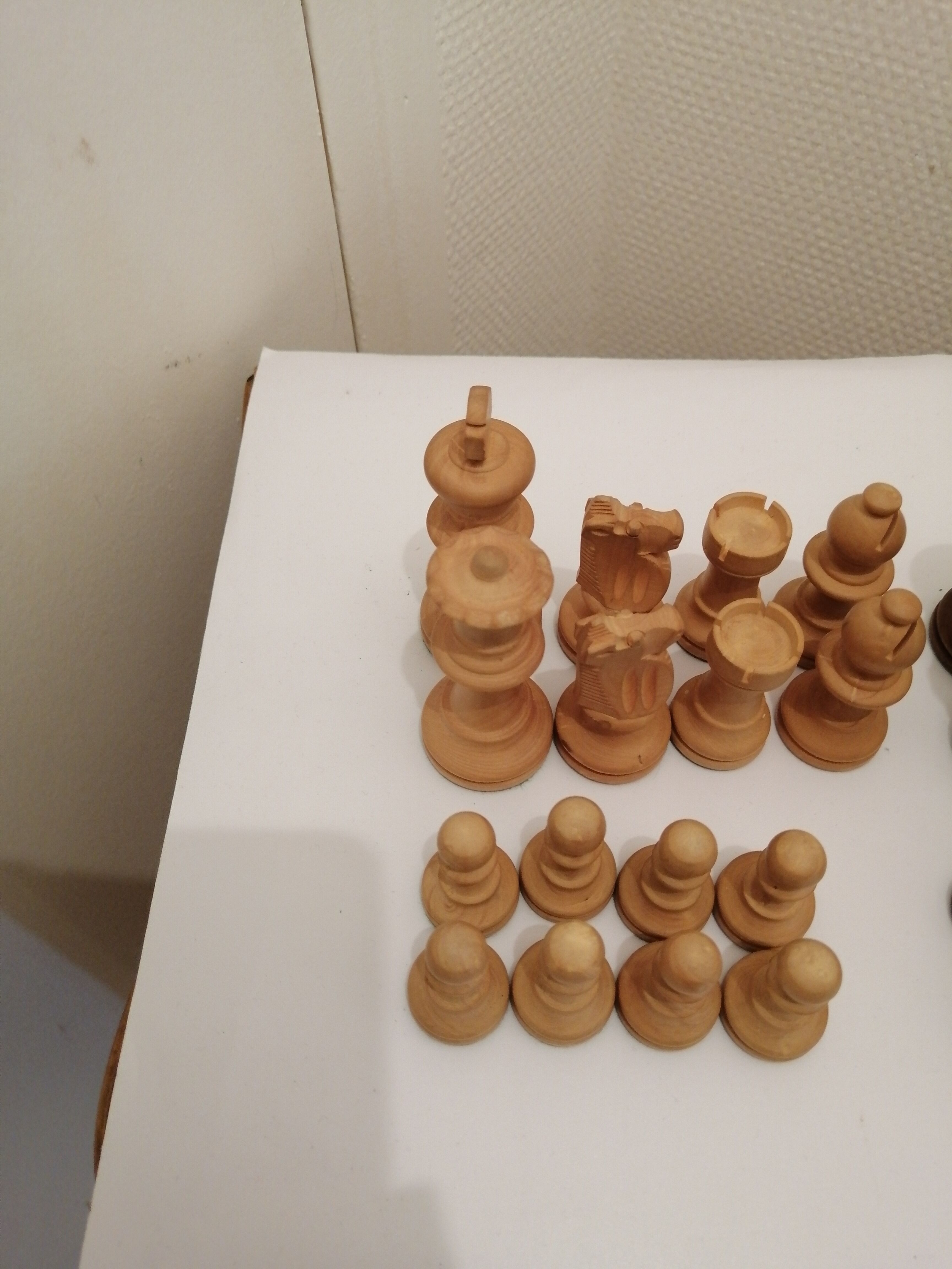 Box of 32 boxwood chess pawns