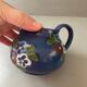 Pichet bleu et fleurs prop art jean garillon soufflenheim alsace