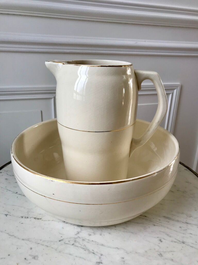 Toilet service in terre de fer longchamp cream with golden edging 40s-50s