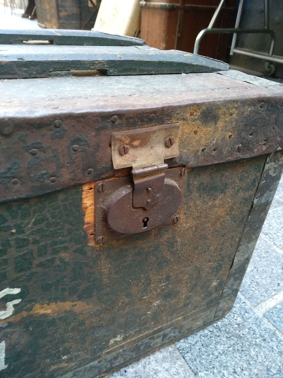 Canteen, WWI military trunk