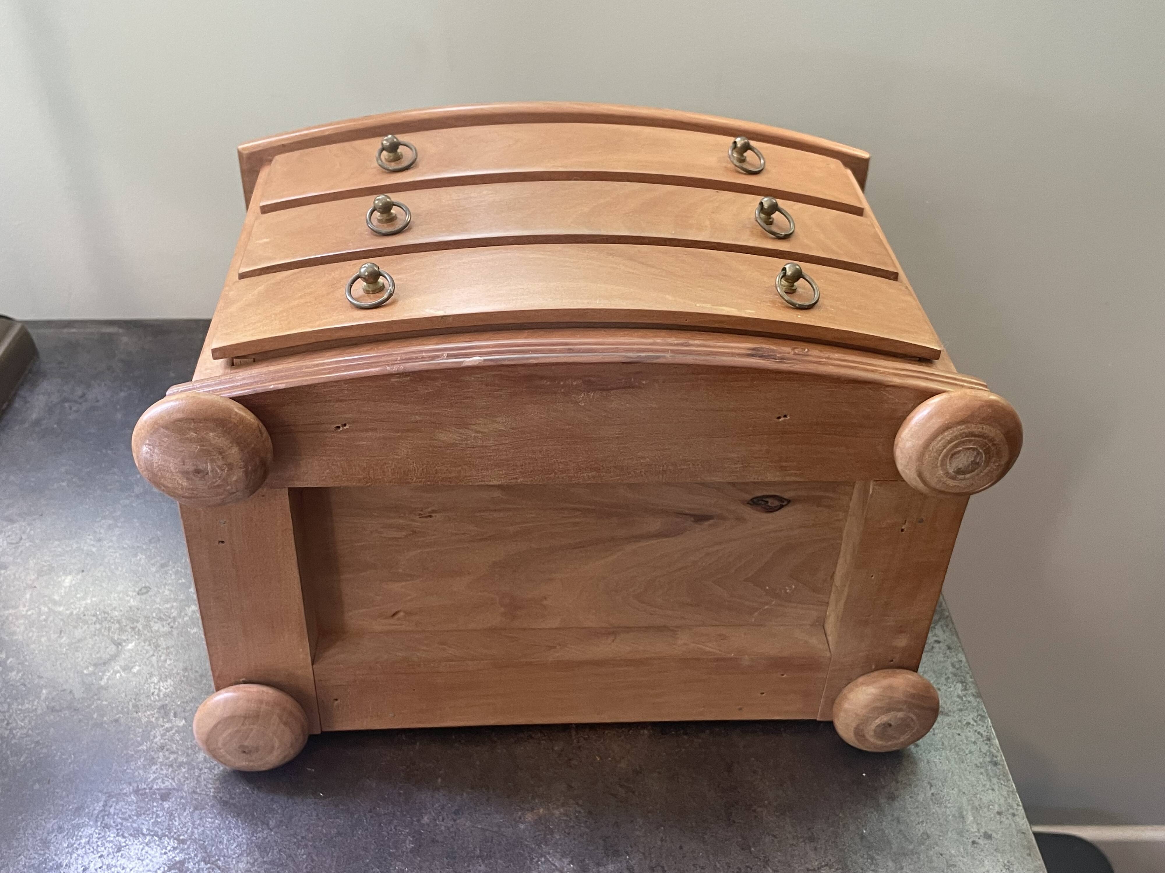 Doll's chest of drawers in blond wood with brass handles