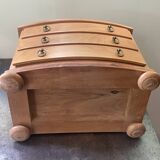 Commode de poupée en bois blond poignées en laiton