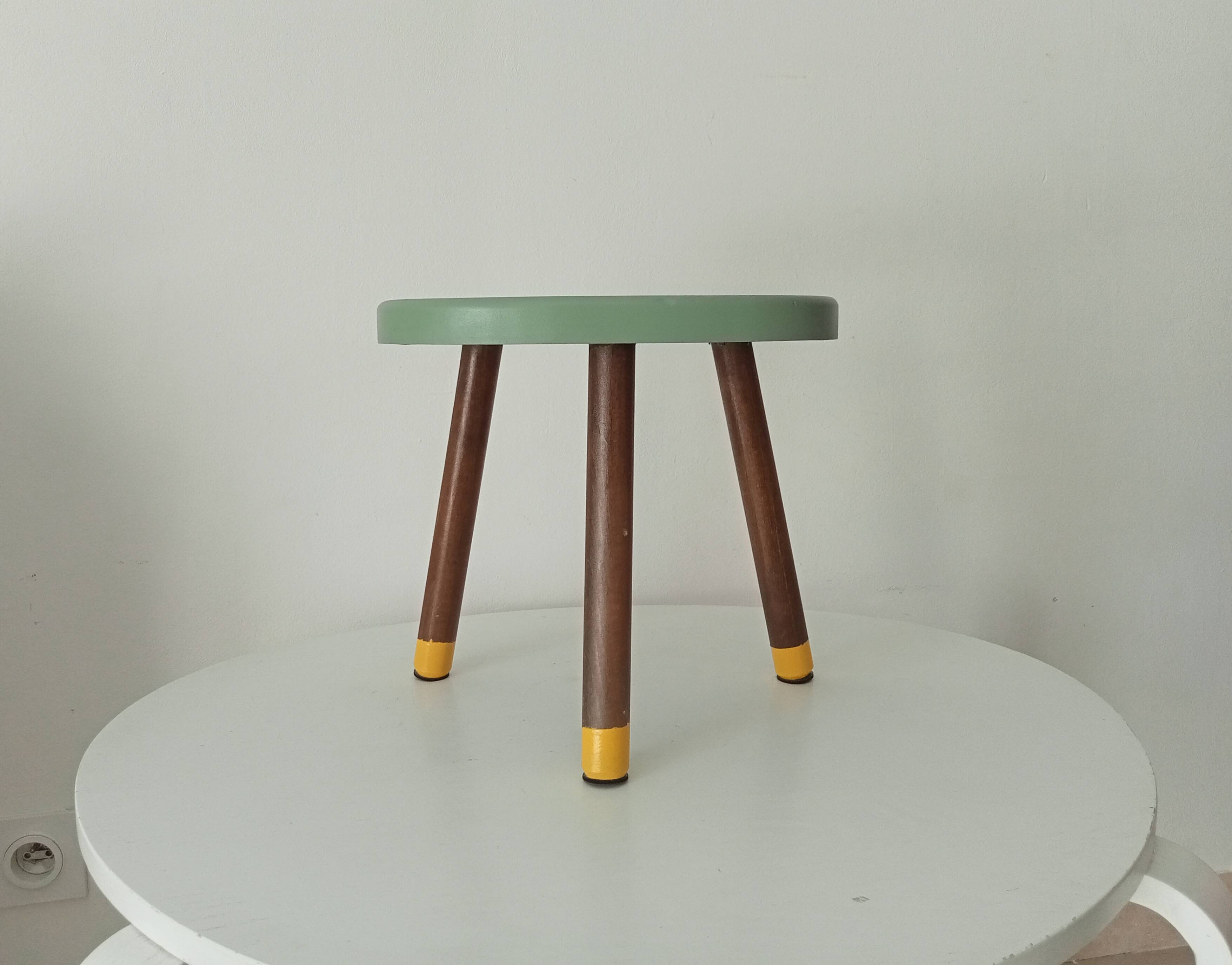 Vintage tripod bean stool from the 60s/70s