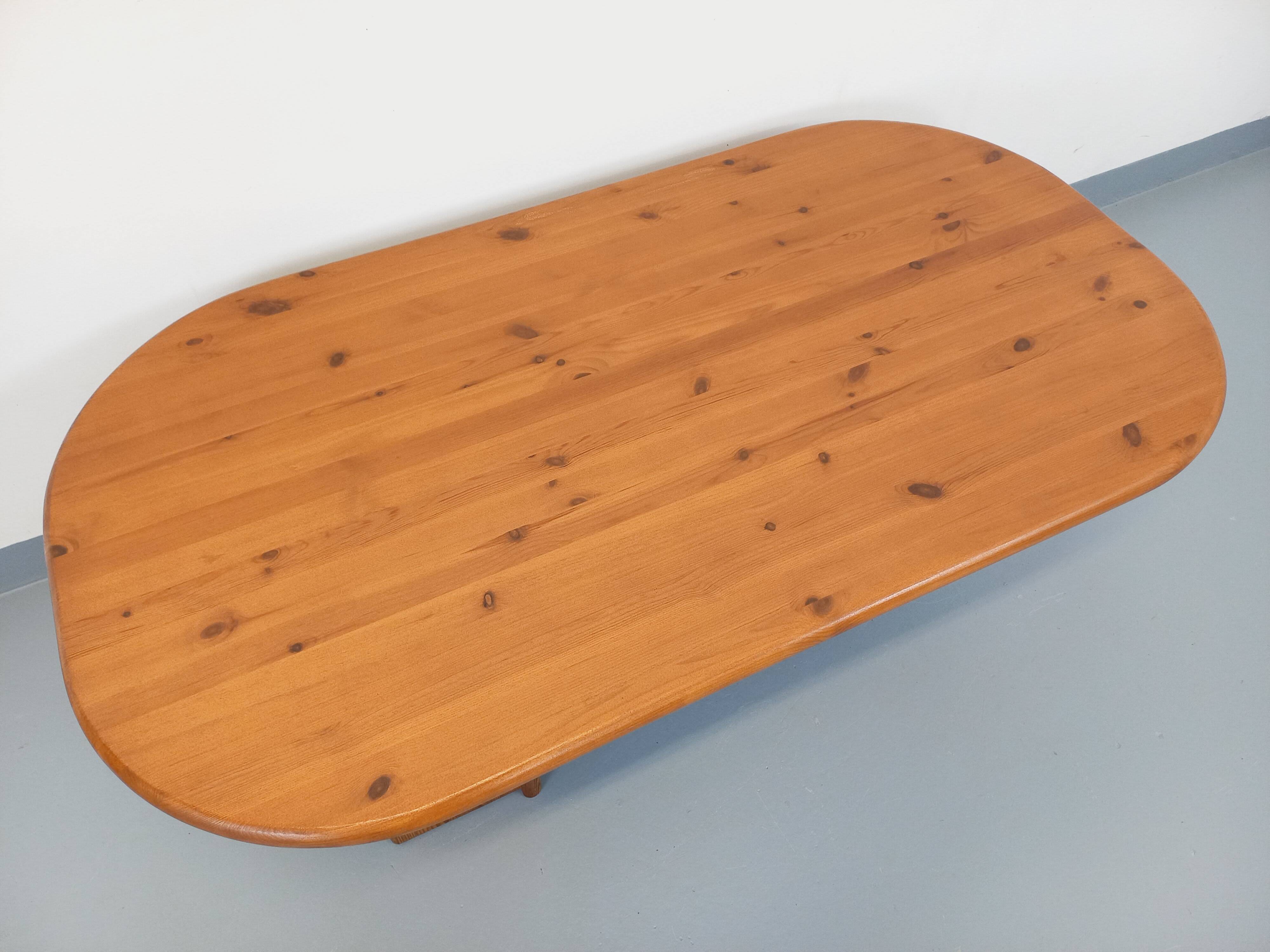Vintage oval rectangular modernist coffee table in solid pine from the years.