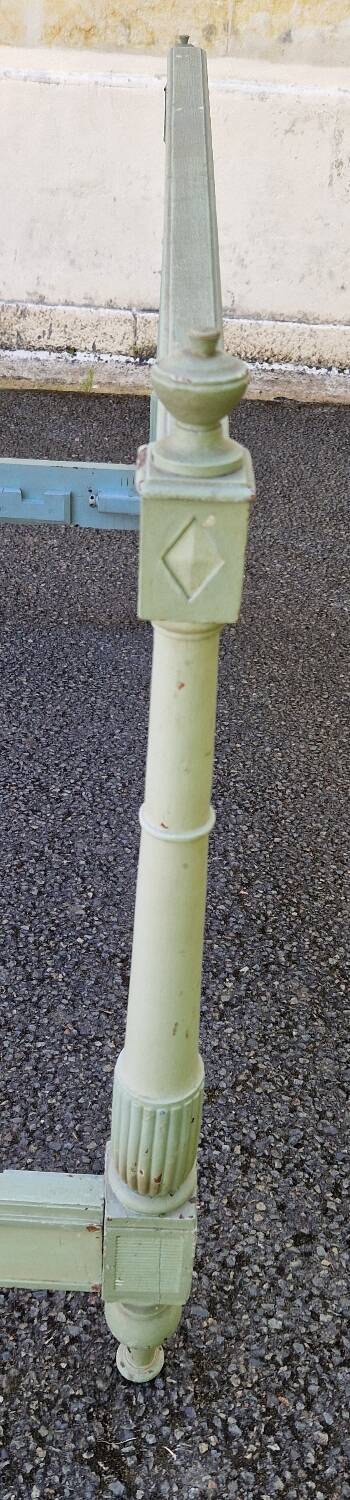 Lacquered Directory bed