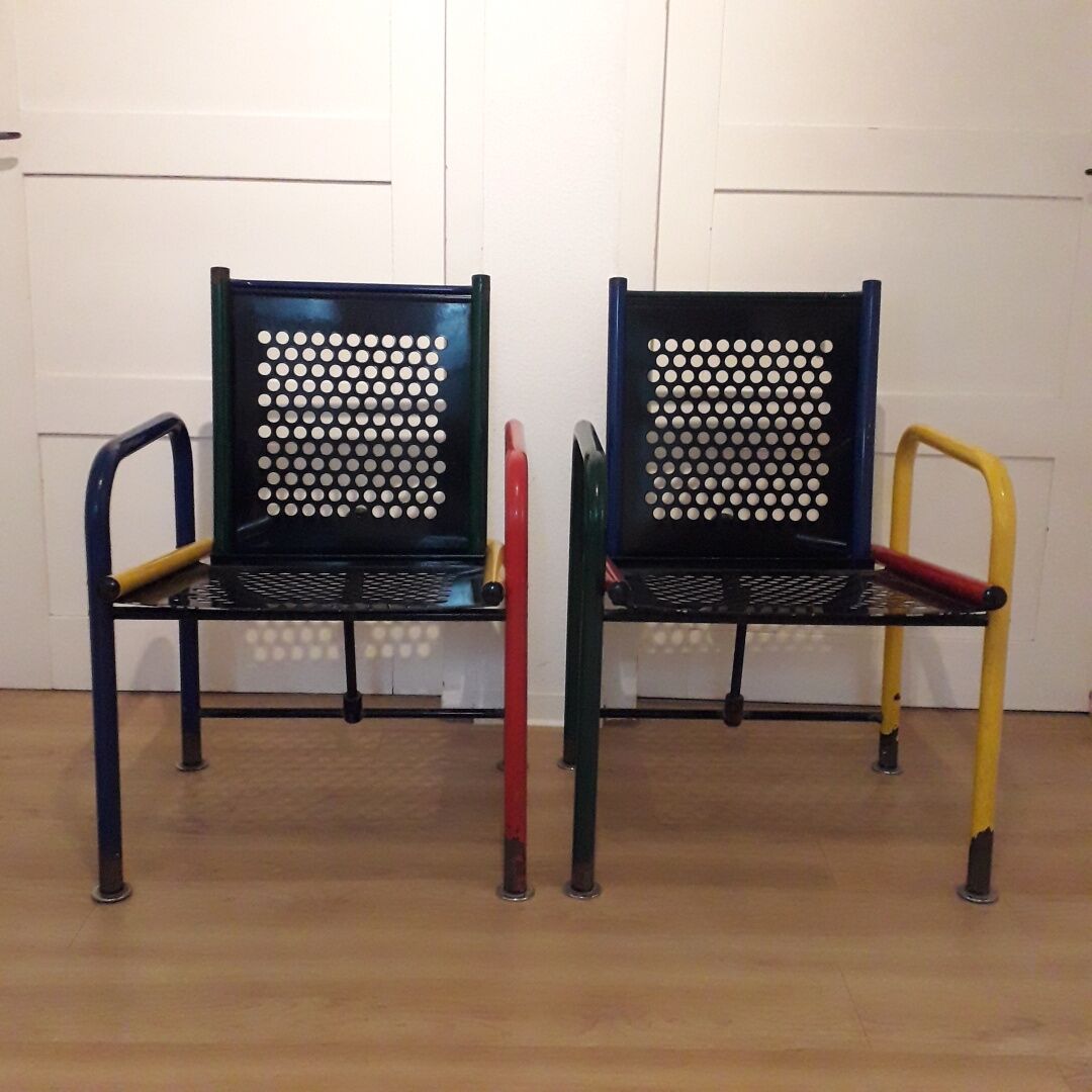 Paire de chaises cubistes en métal France des années 1950.