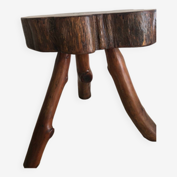 Table d’appoint brutaliste en bois massif