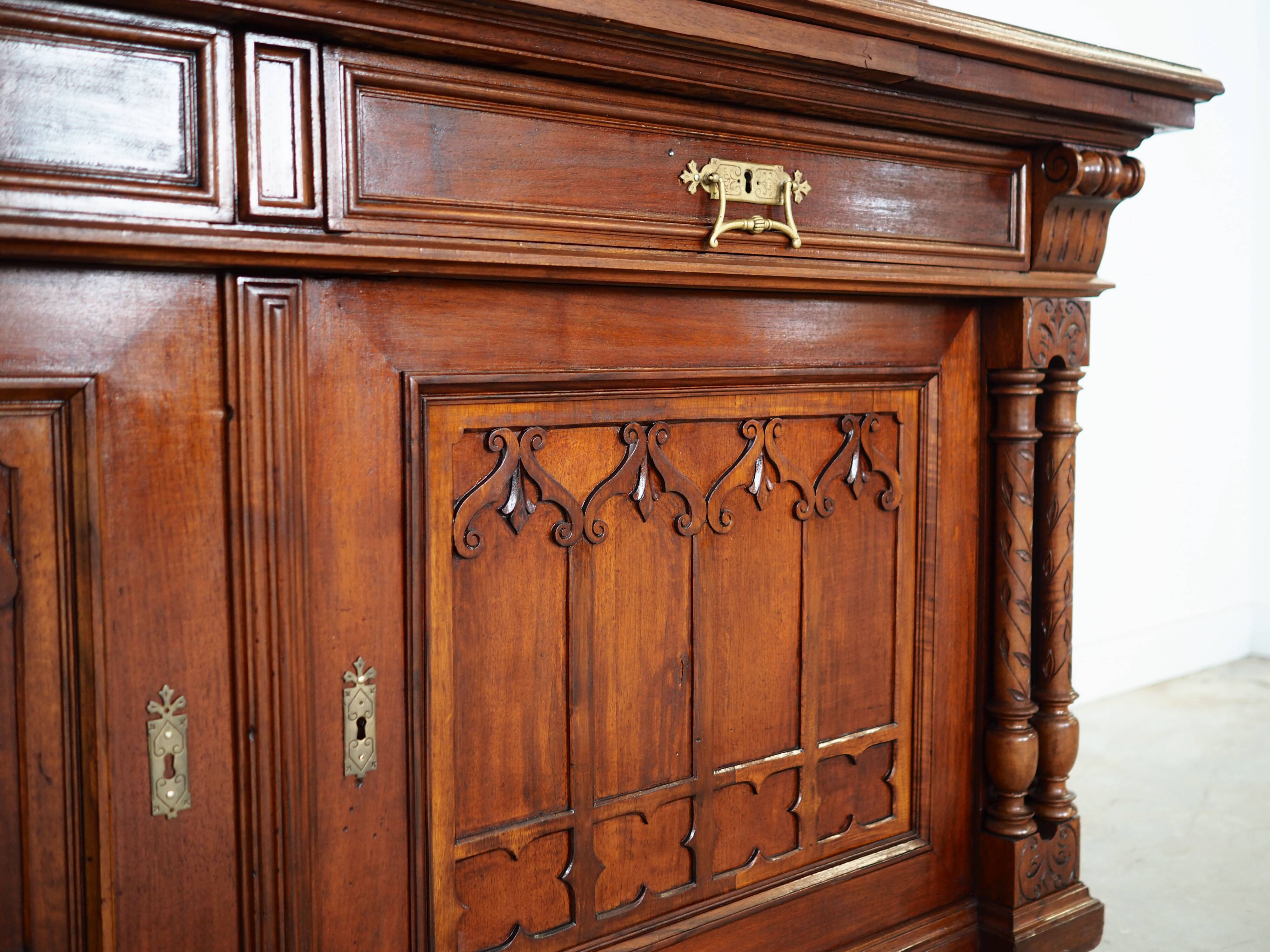 Armoire, vaisselier en chêne, Allemagne première moitié du XXème s.