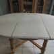 Round table with 1 extension oak base tray and patinated extension pearl gray.