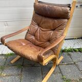 Beautiful vintage Westnofa chair model Siesta by Ingmar Relling. Leather Siësta chair. Nice patina.