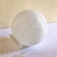 Globe suspension en opaline blanche vintage