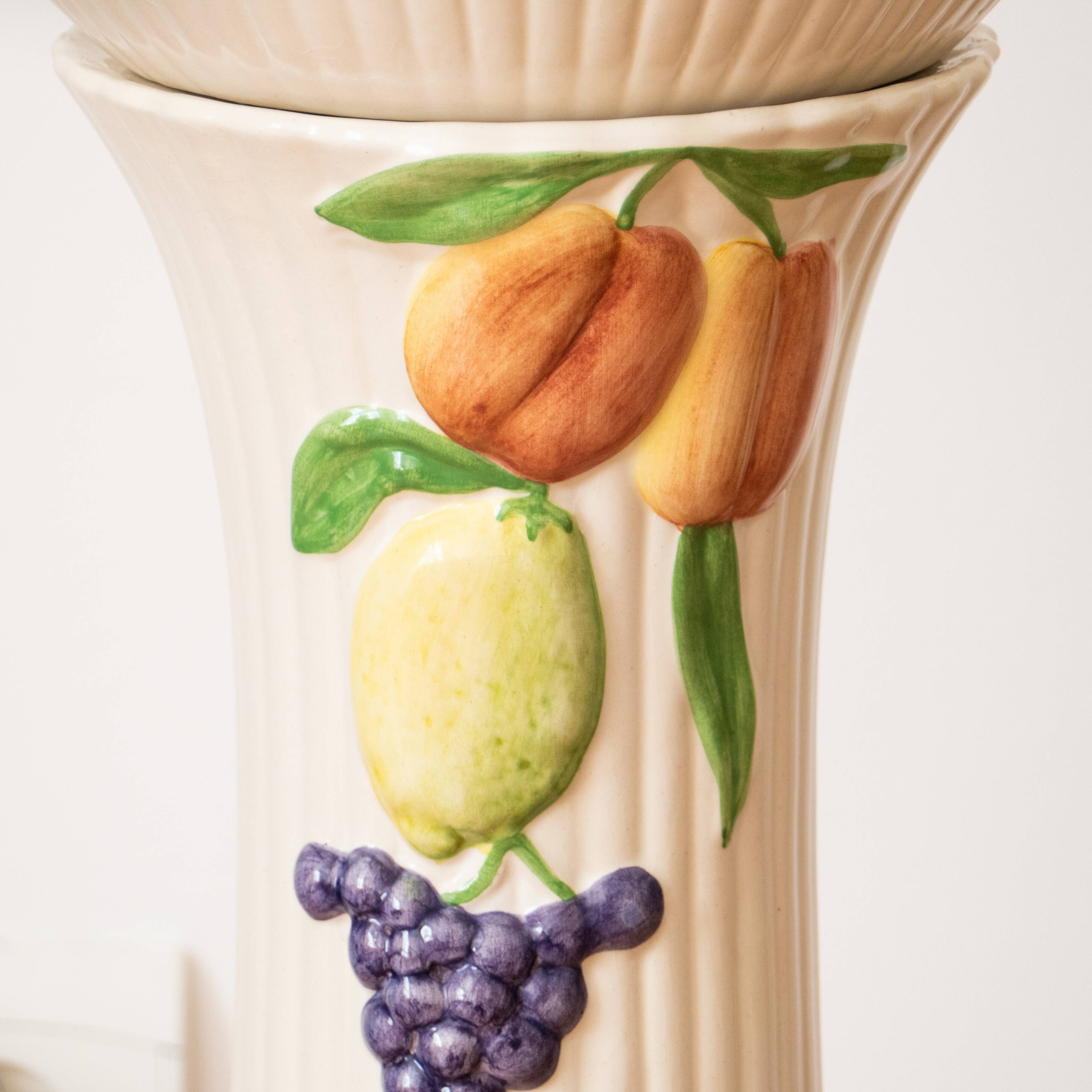 Grand colonne et cache-pot XXL en barbotine fruits