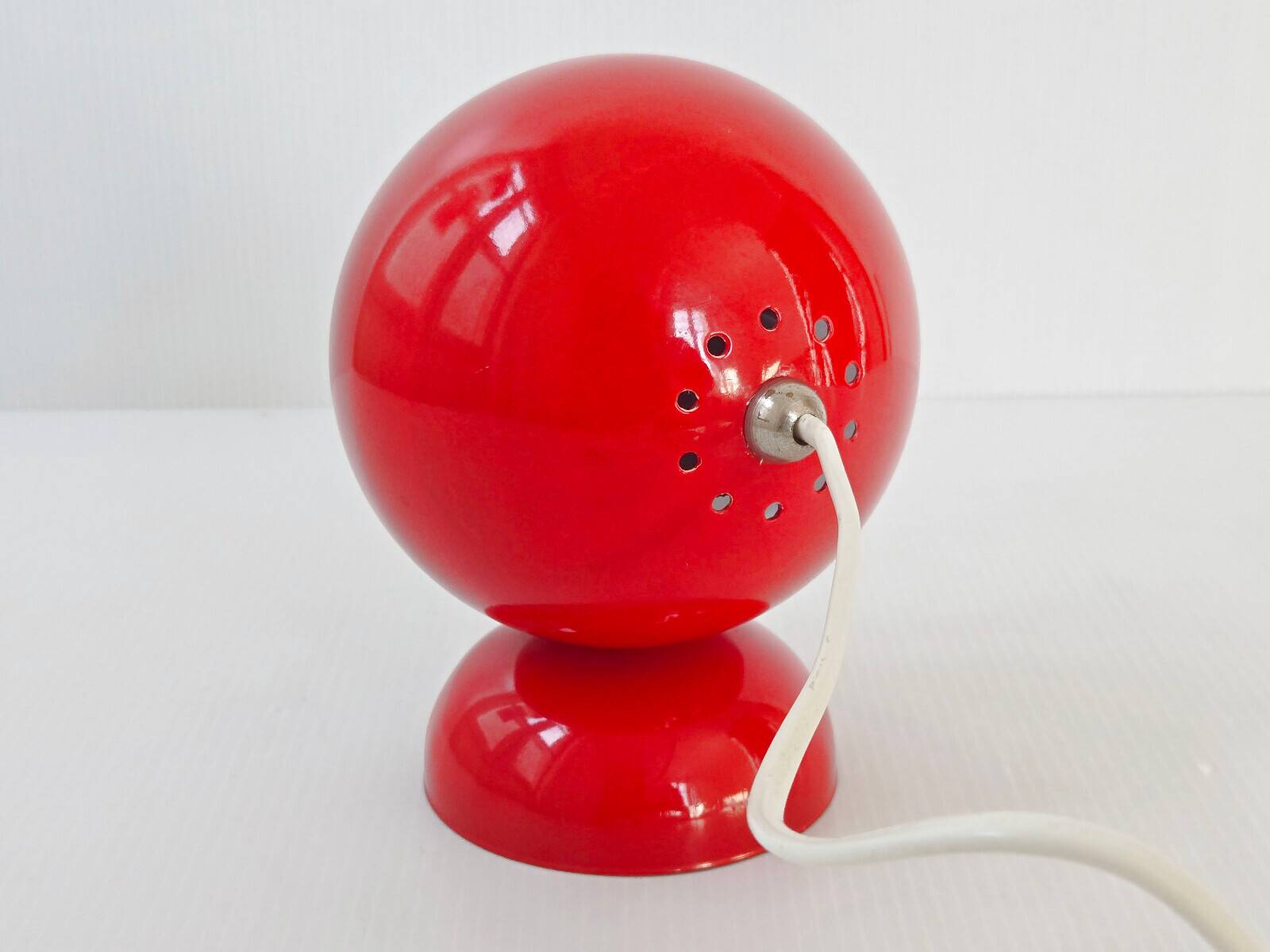 Lampe Space Age en tôle laquée rouge dans le goût de Magistretti, 1960