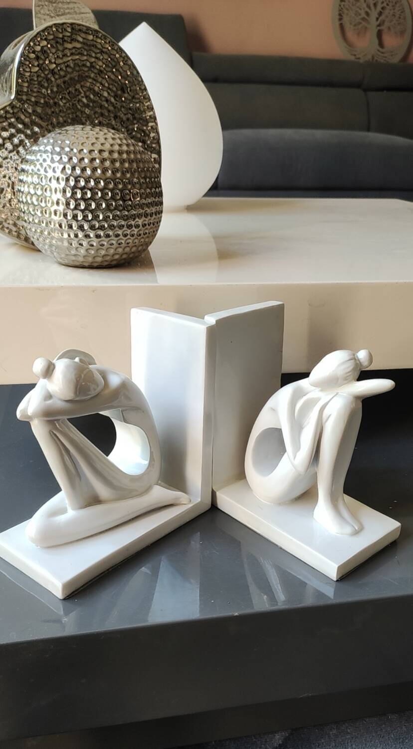 Paire de serre-livres figurines féminines