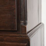 Commode anglaise antique du XVIIIe siècle en chêne.