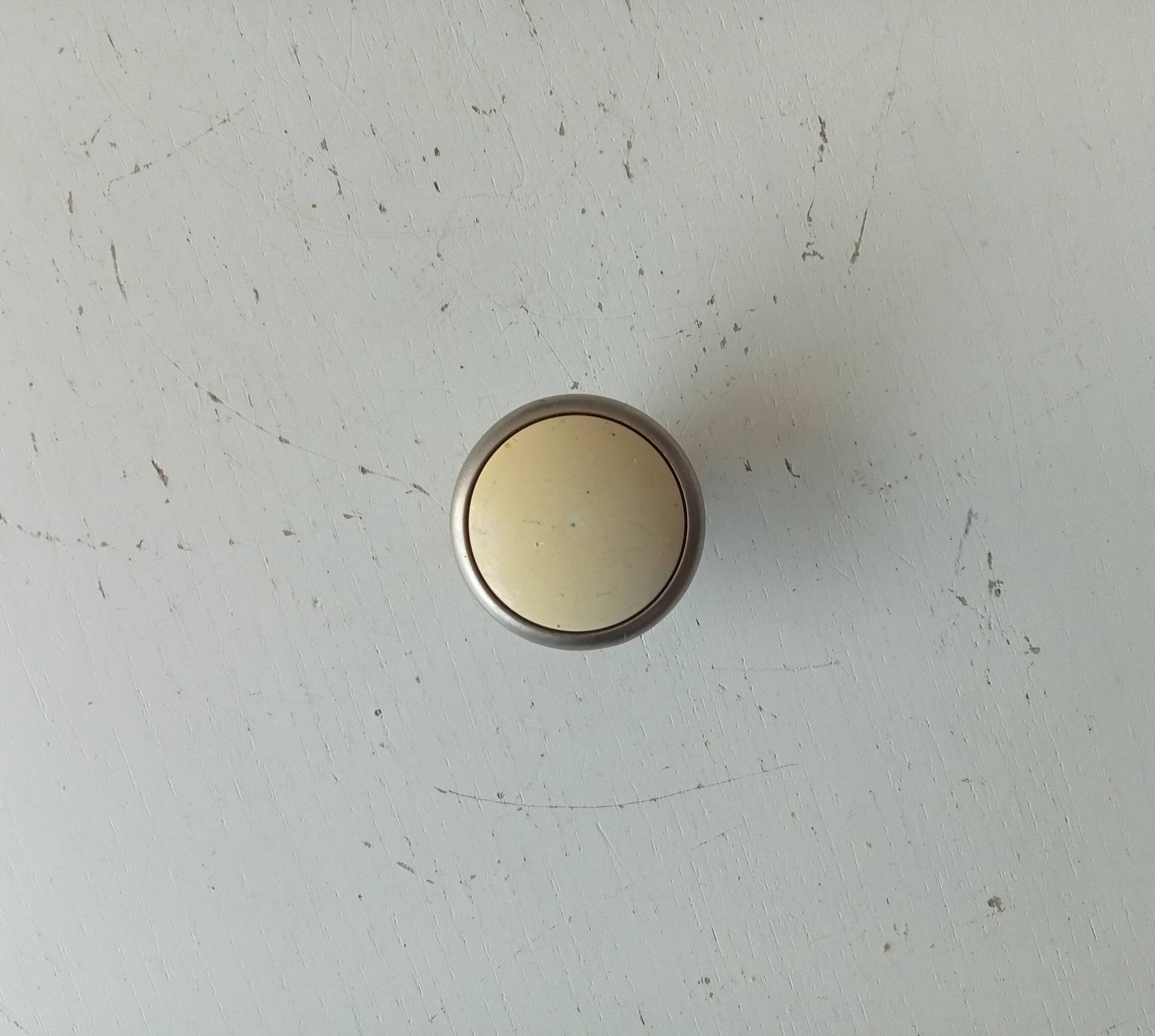 Poignée de meuble vintage