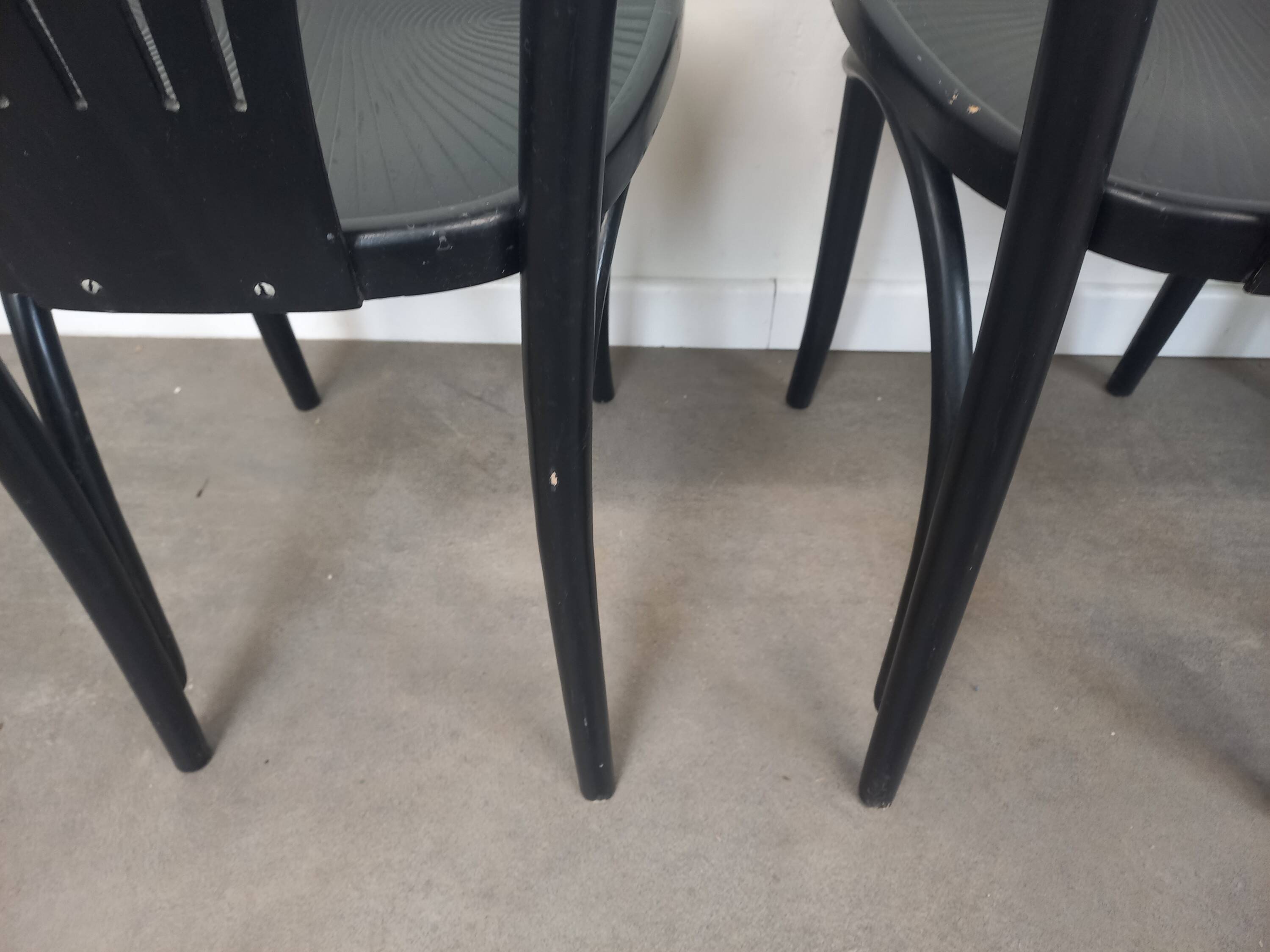 4 chaises bistrot noires