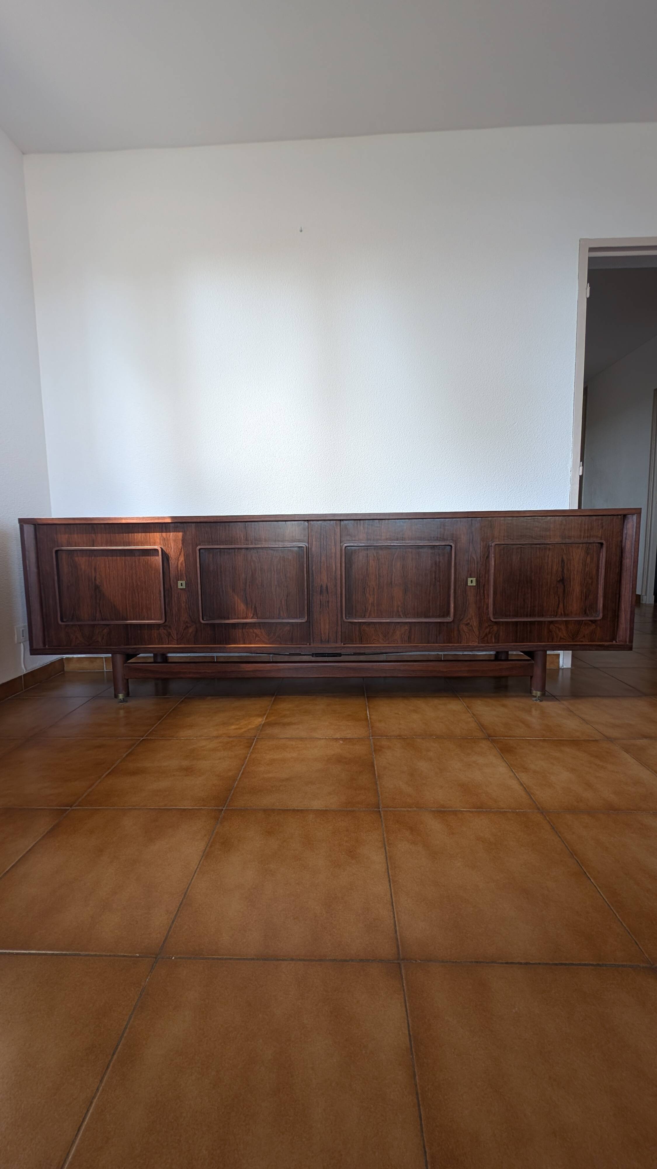 Grande enfilade en palissandre restaurée – années 60/70