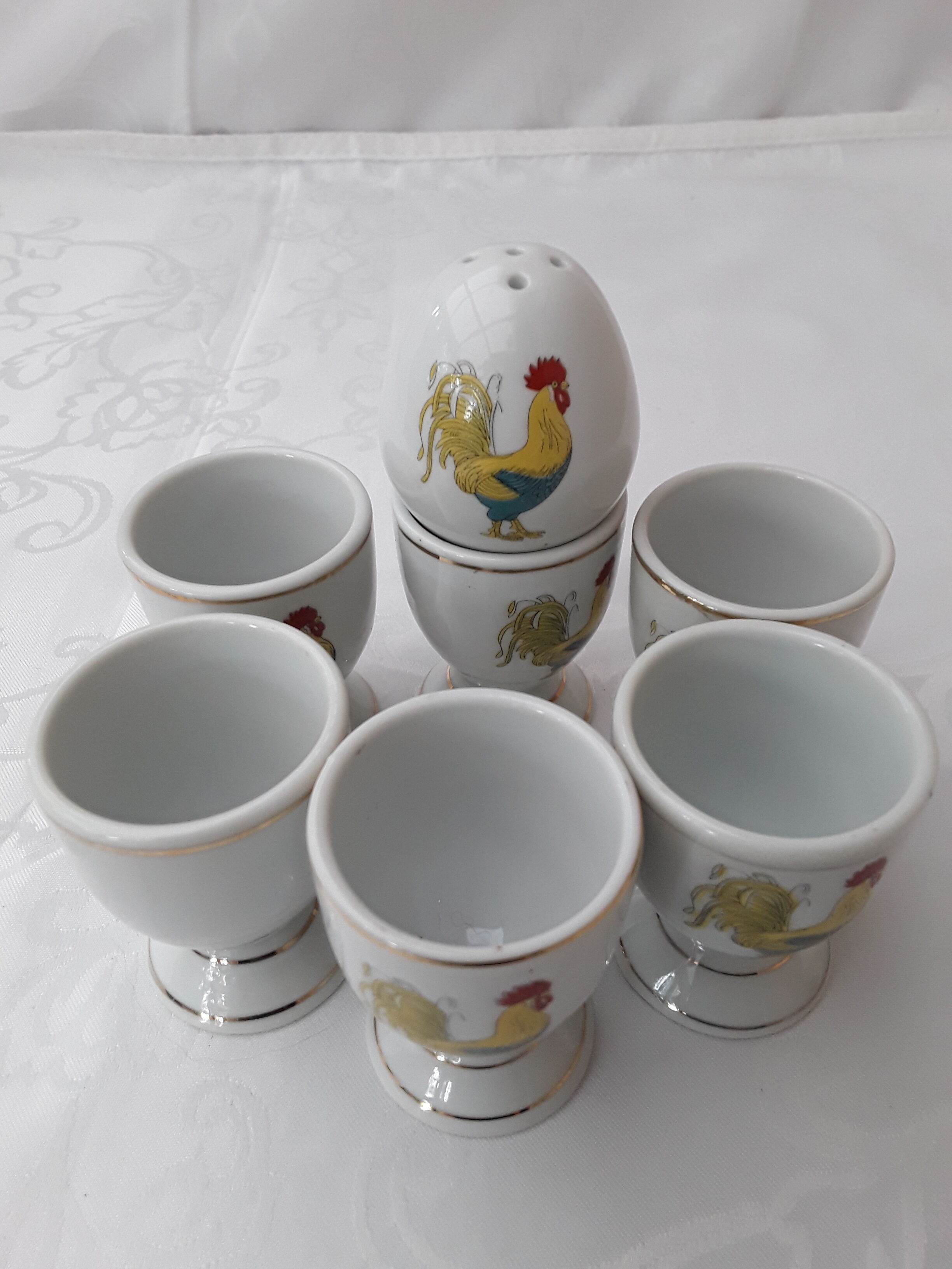 Service 6 shells and white earthenware salt shaker