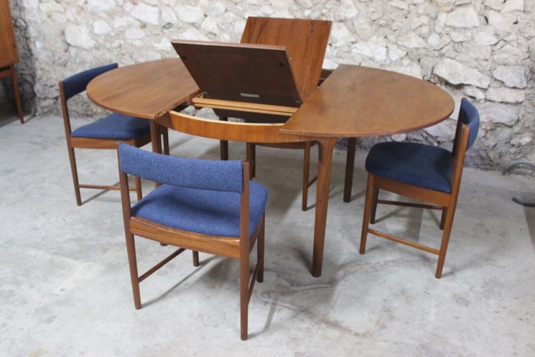 Set dining table 4 chairs by publisher McIntosh