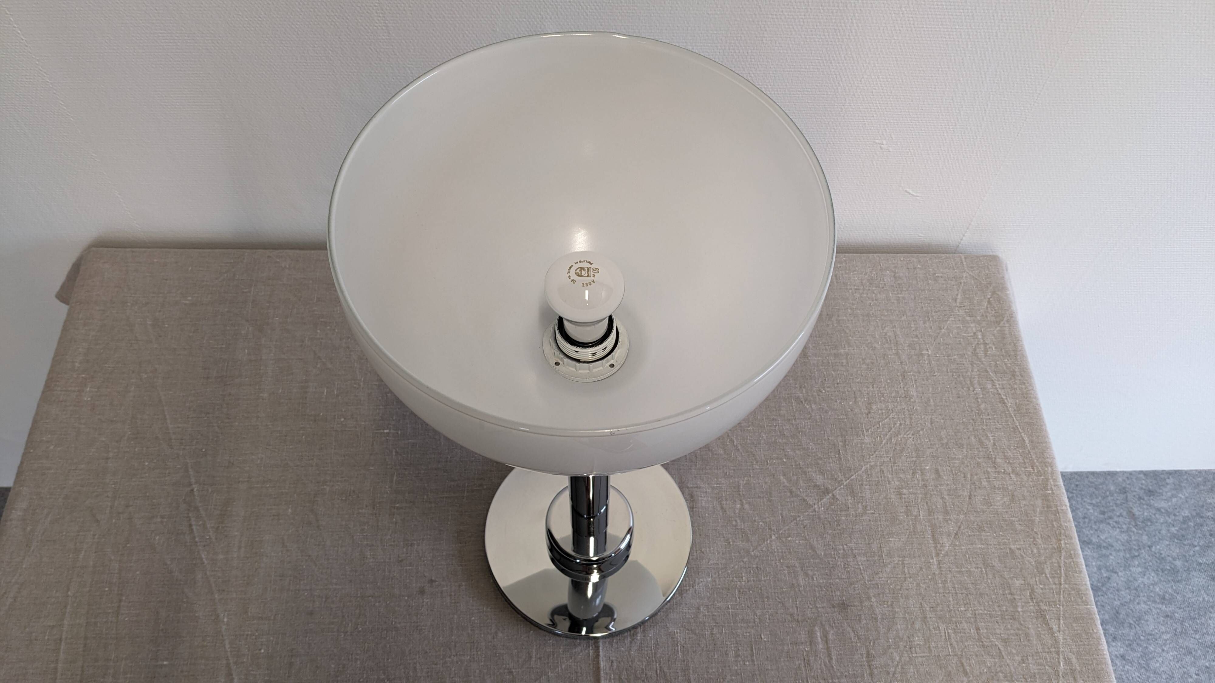 Modernist lamp model New-York by S.C.E for Habitat, France around 1970.