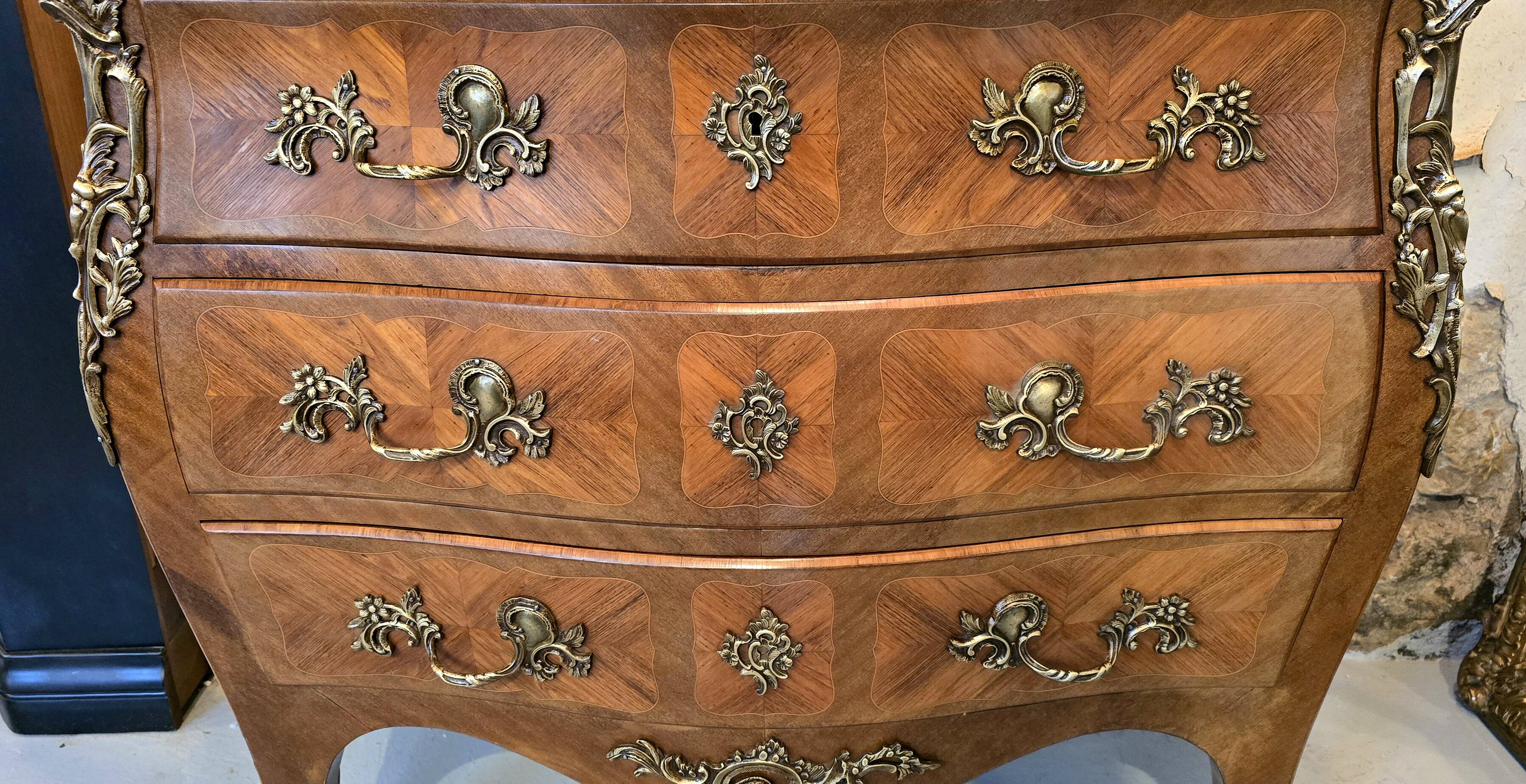 Louis XV style bombé commode – rosewood marquetry