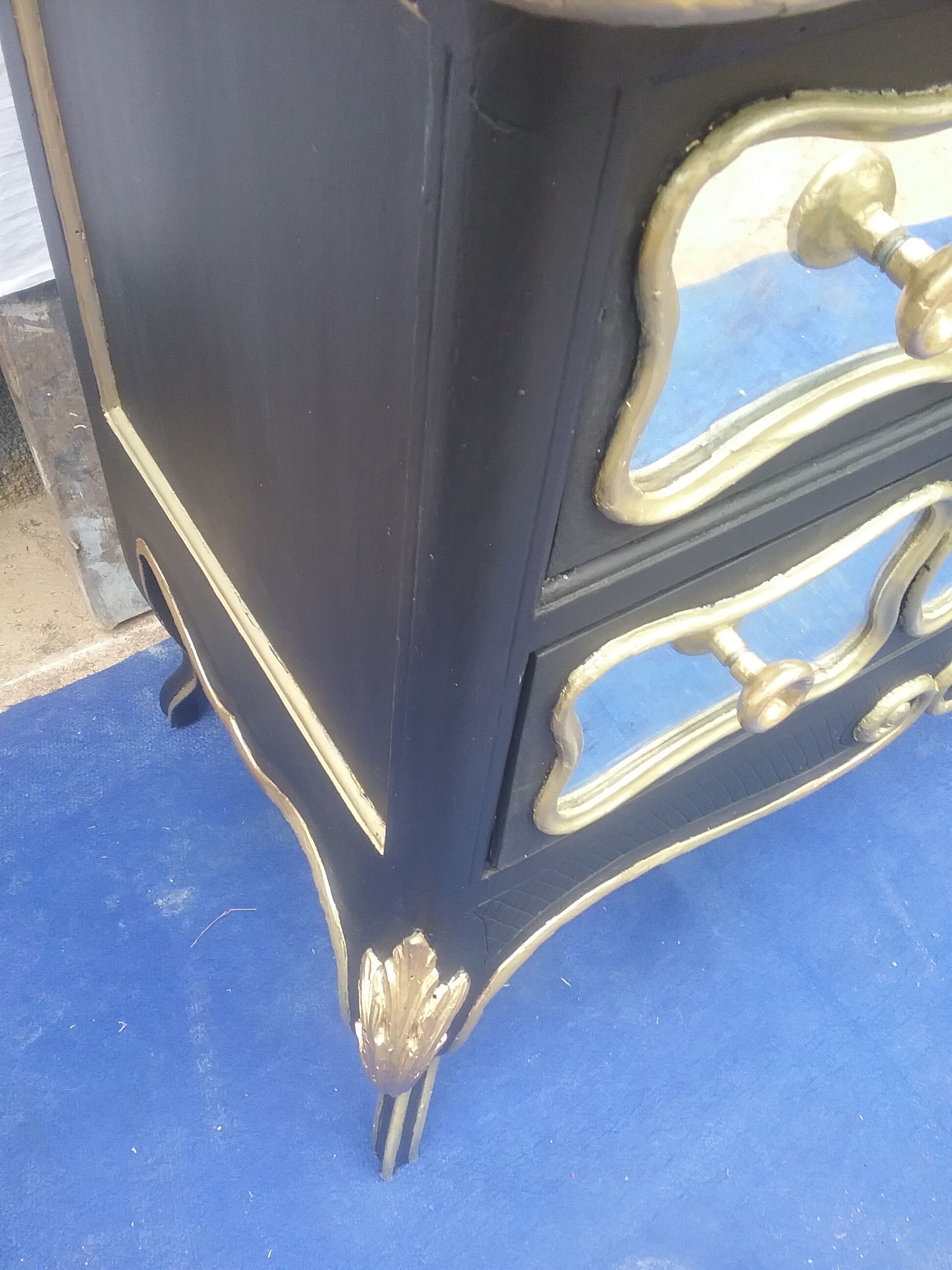 Baroque chest of drawers