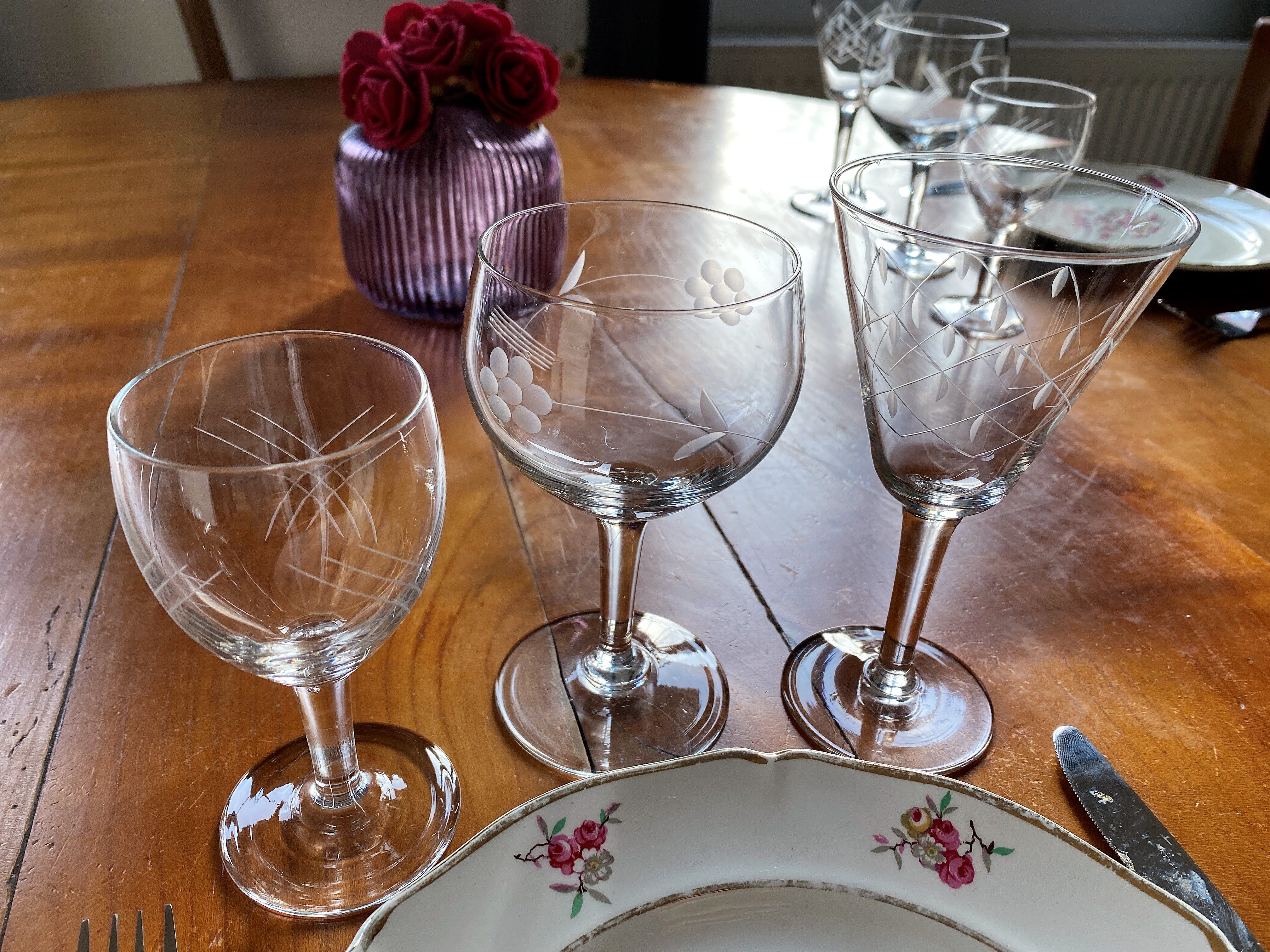 Set of 3 white wine glasses in cut glass