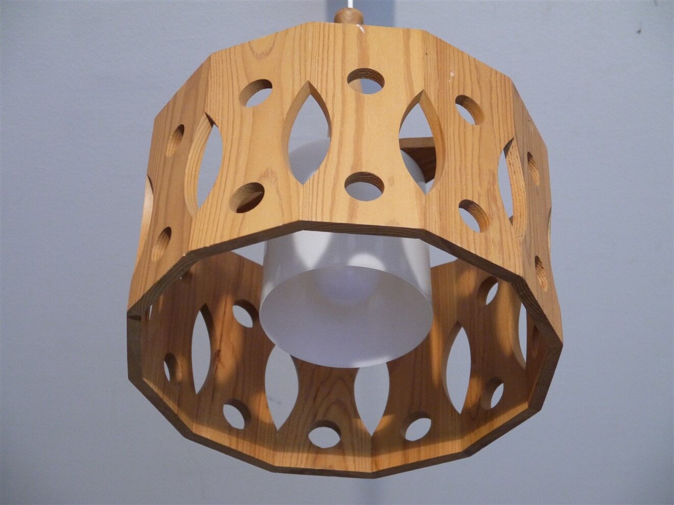 Suspension scandinave en bois 1960