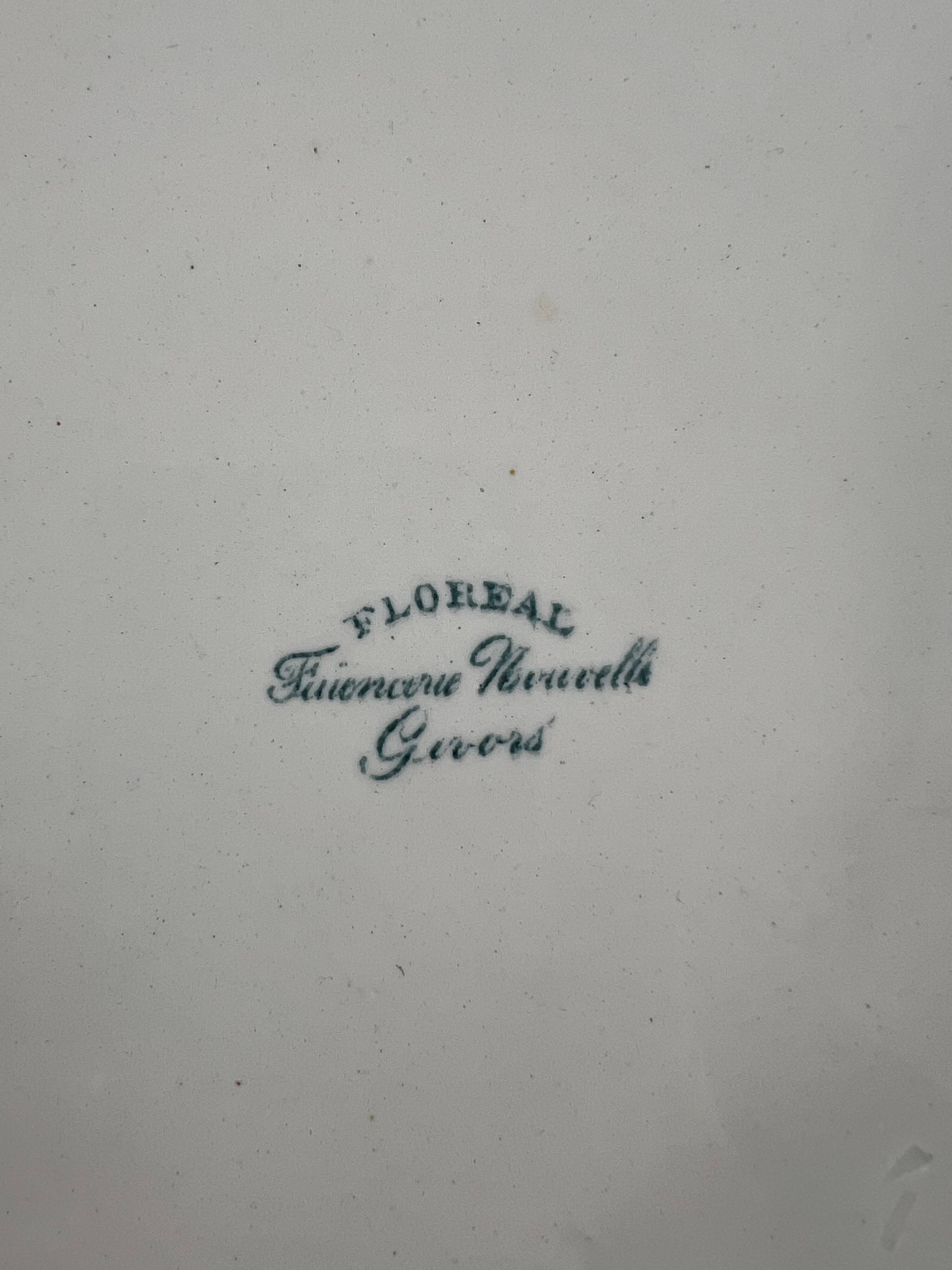 Givors Floreal flat iron presentation plate