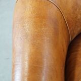 Fauteuil club en cuir de mouton patiné couleur cognac