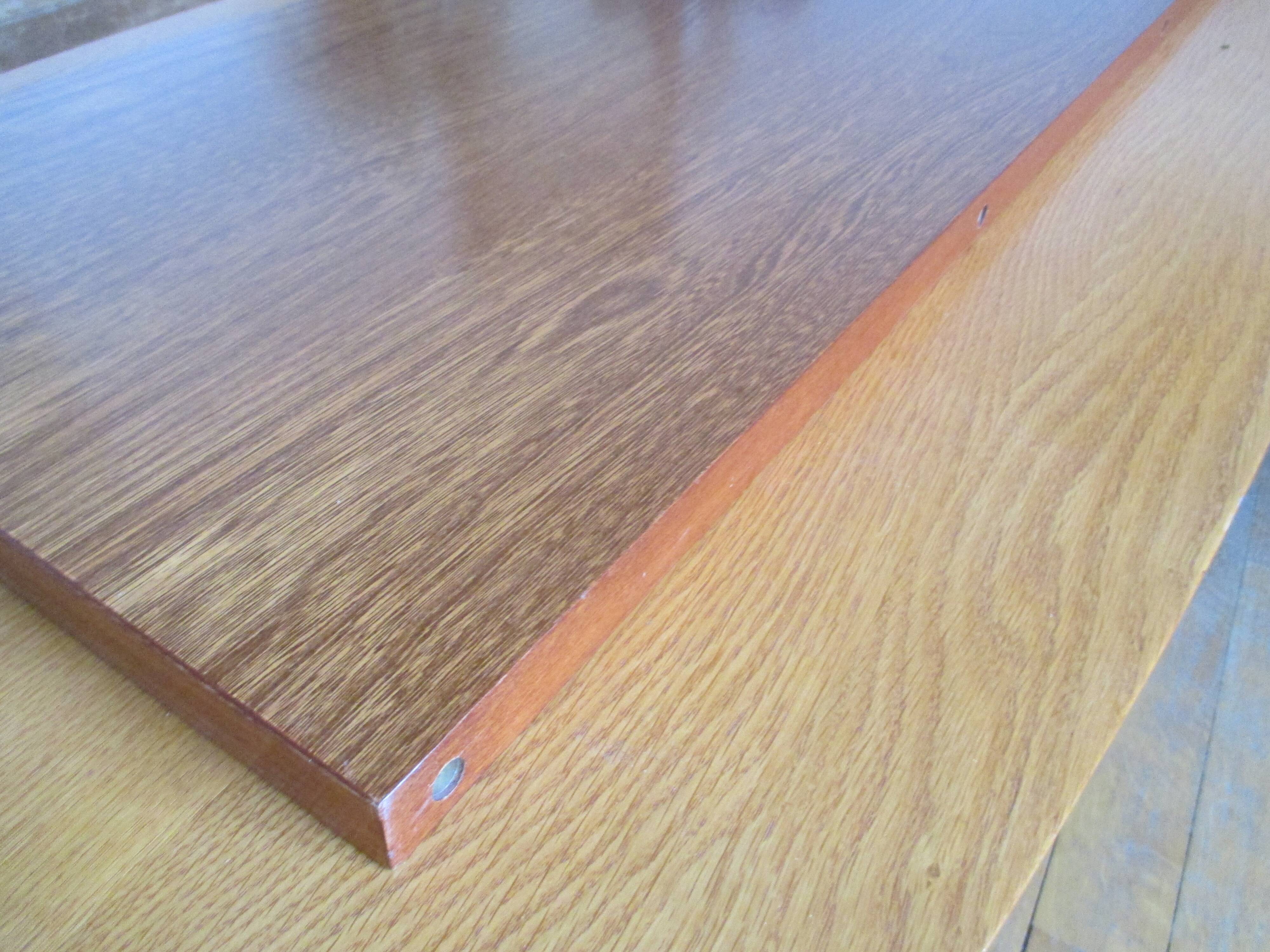 Baumann oval table