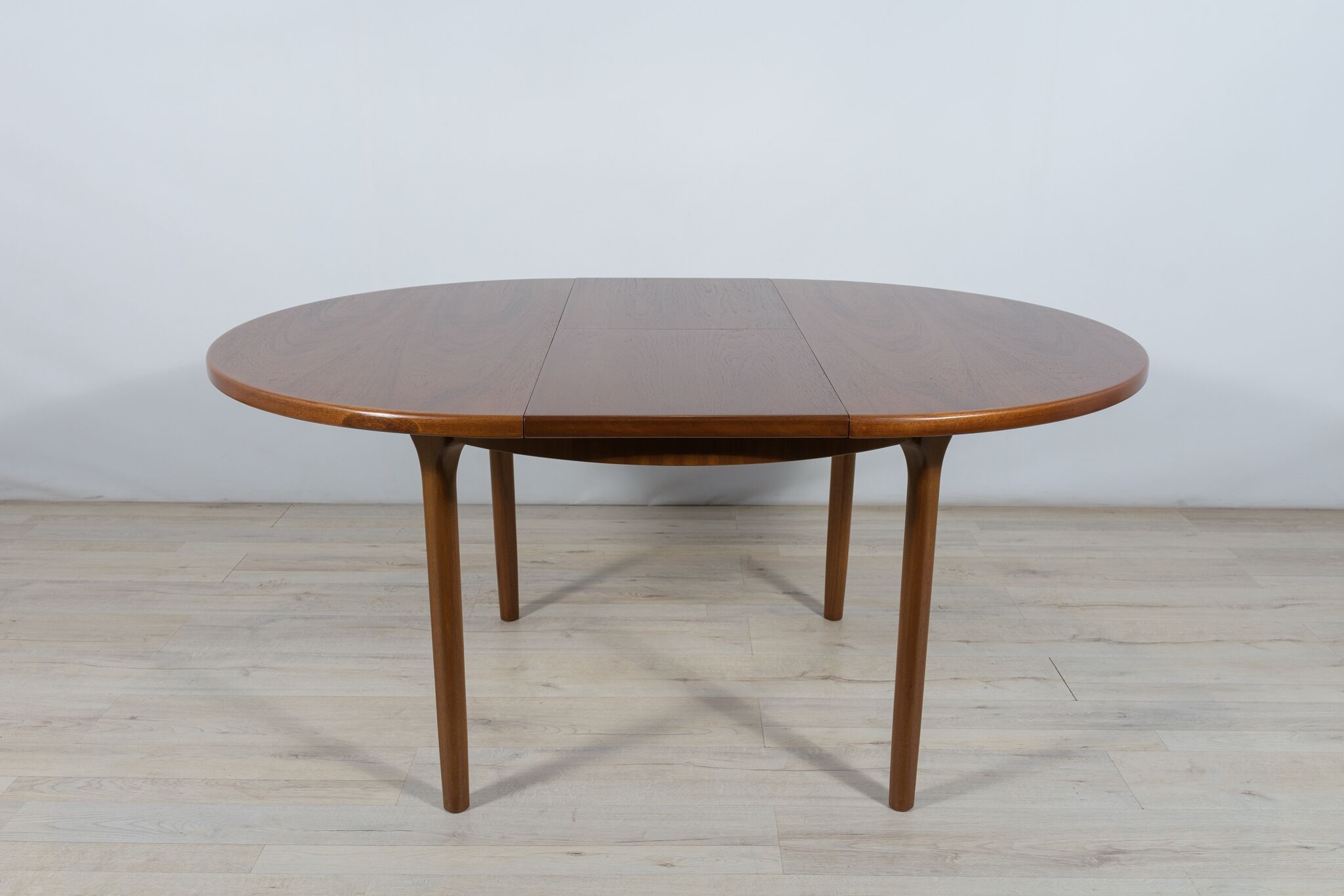 Round extendable dining table from McIntosh, 1960s