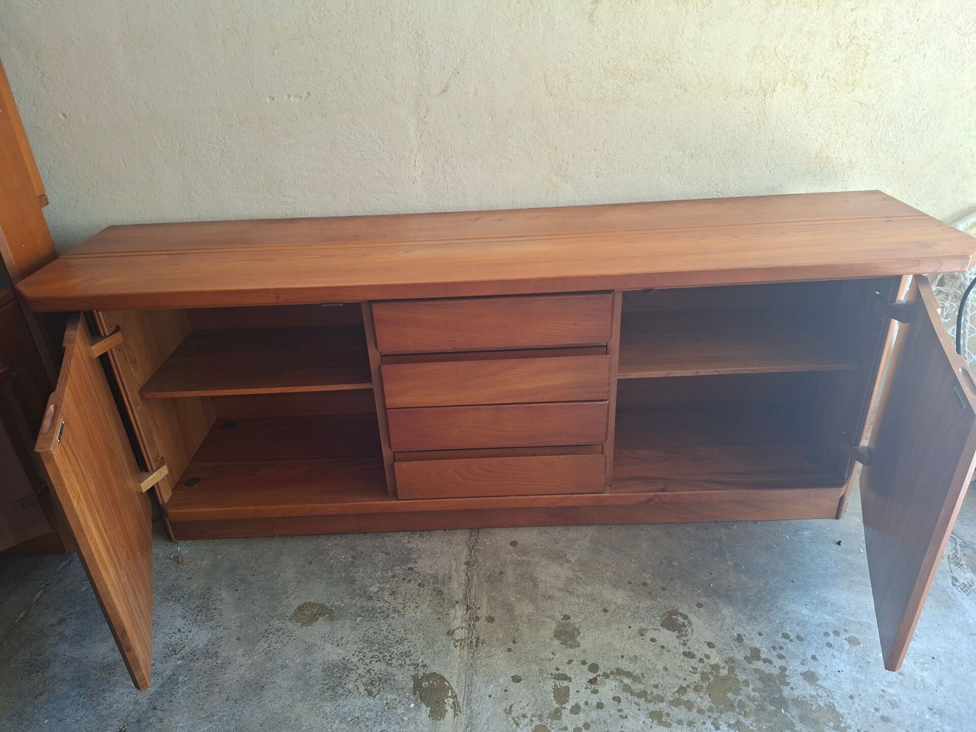 ​Enfilade en Orme massif – Luigi Gorgoni pour Roche Bobois