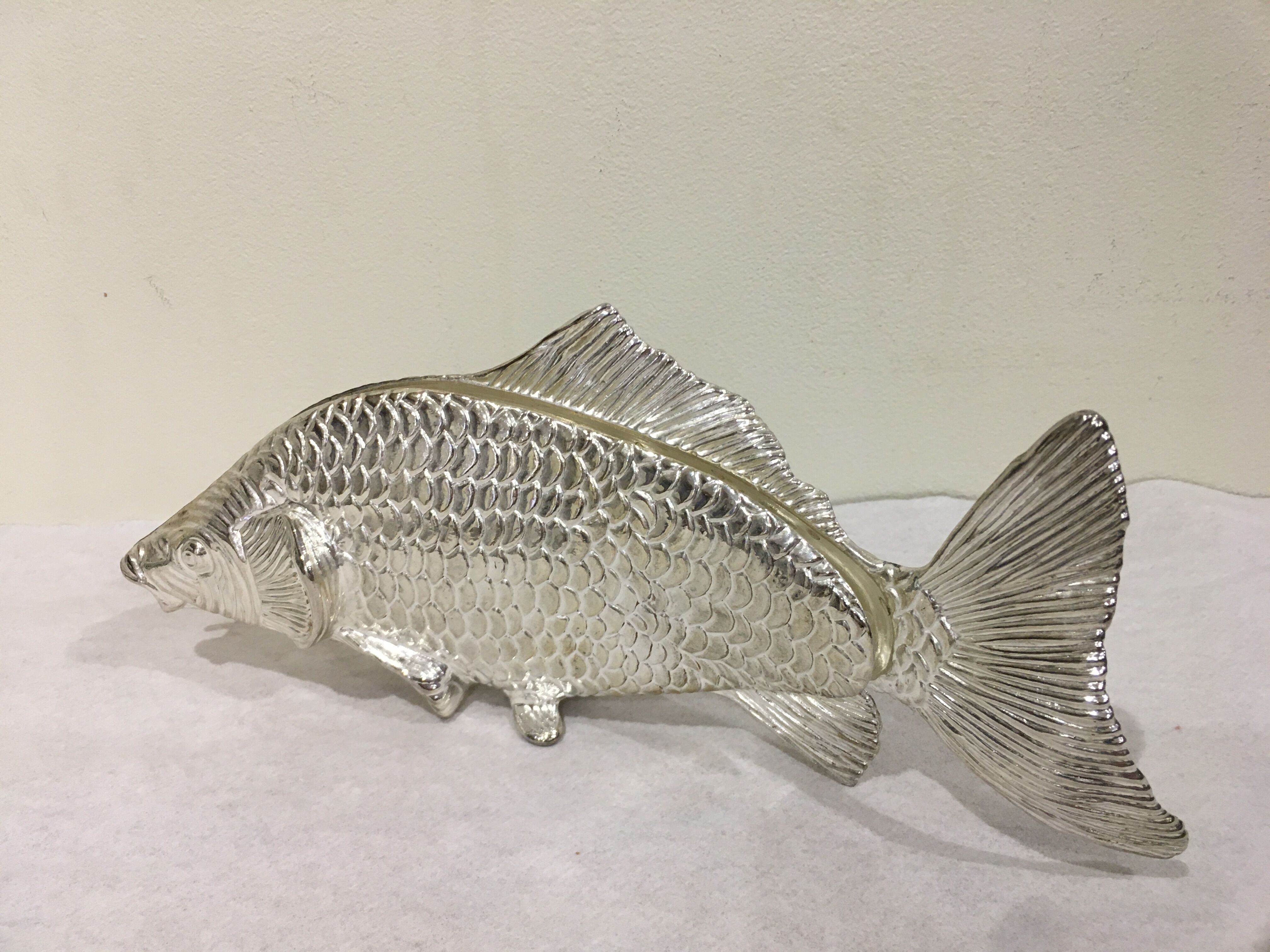 Silver metal fish
