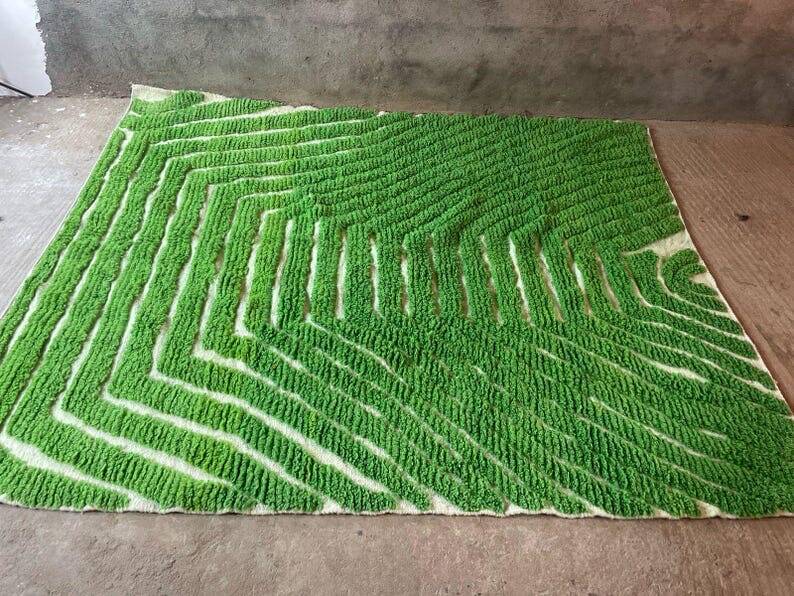 Handmade traditional natural wool rug green size 150 x 250 cm