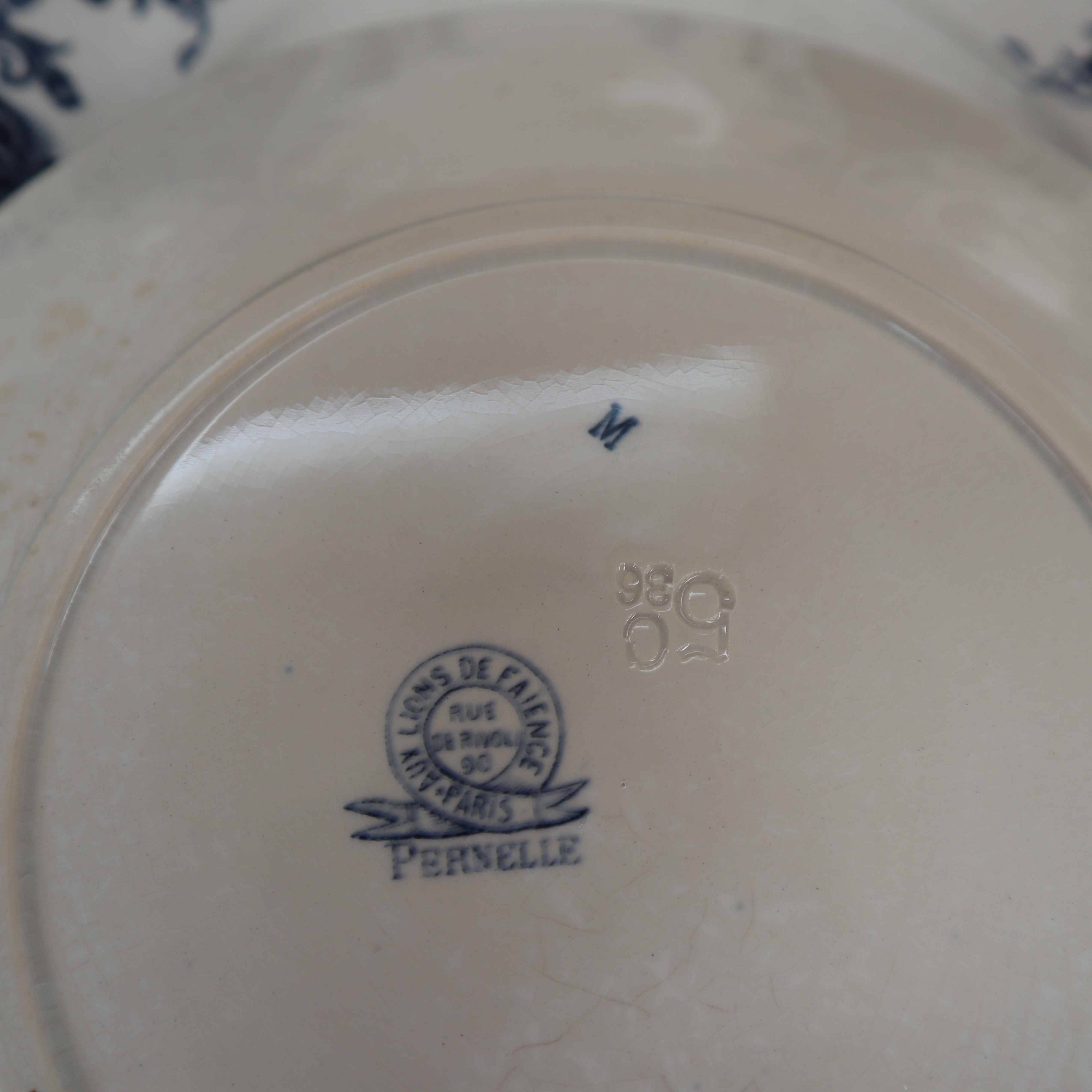 Antique earthenware dessert plates with the lions of France "Pernelle"