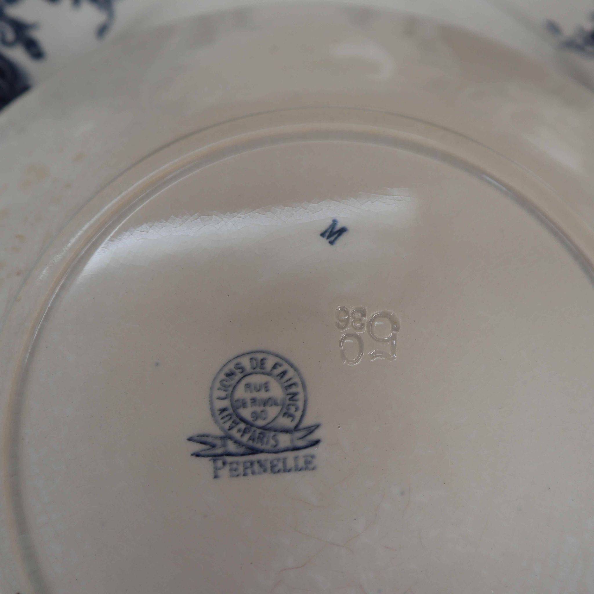 Antique earthenware dessert plates with the lions of France "Pernelle"