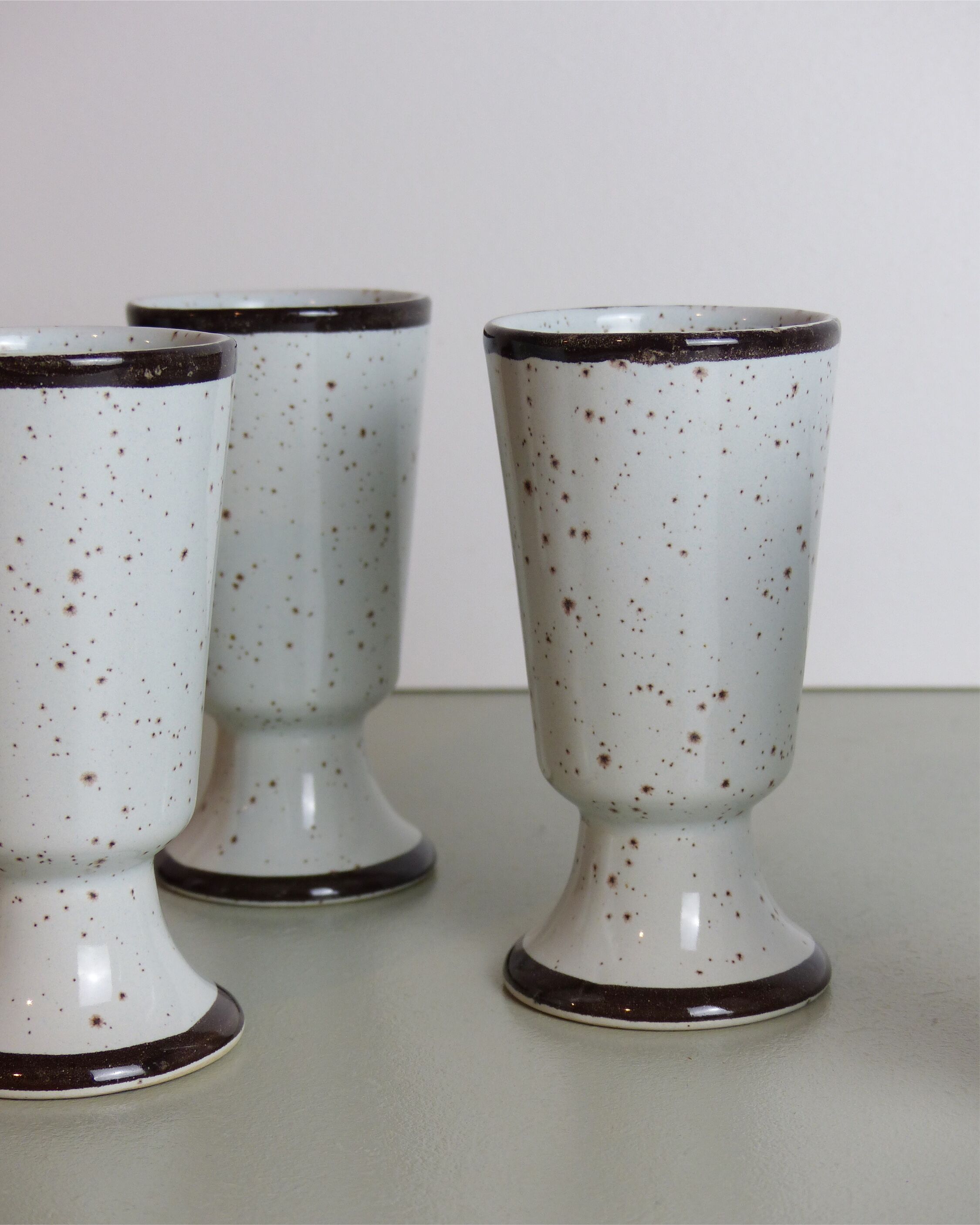 6 mazagrans in speckled sandstone