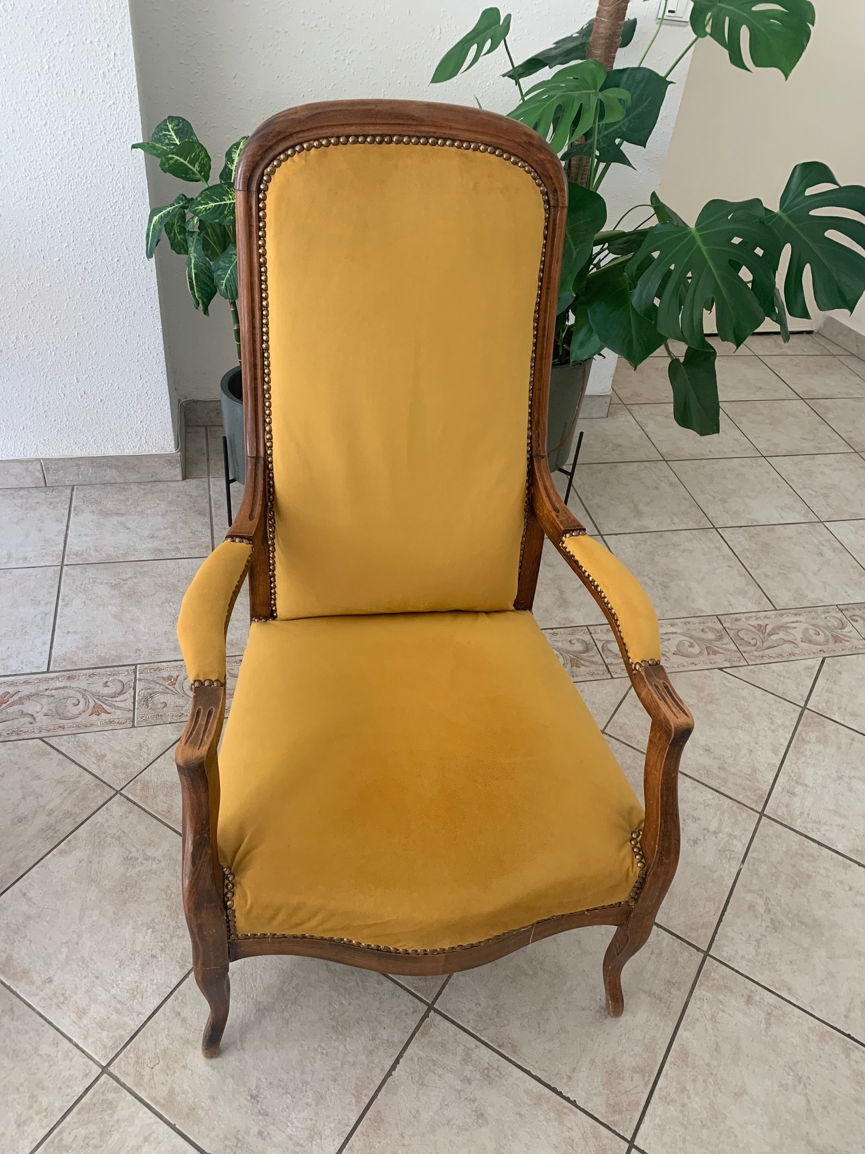 Fauteuil Voltaire style Louis Philippe restauré Jaune Moutarde