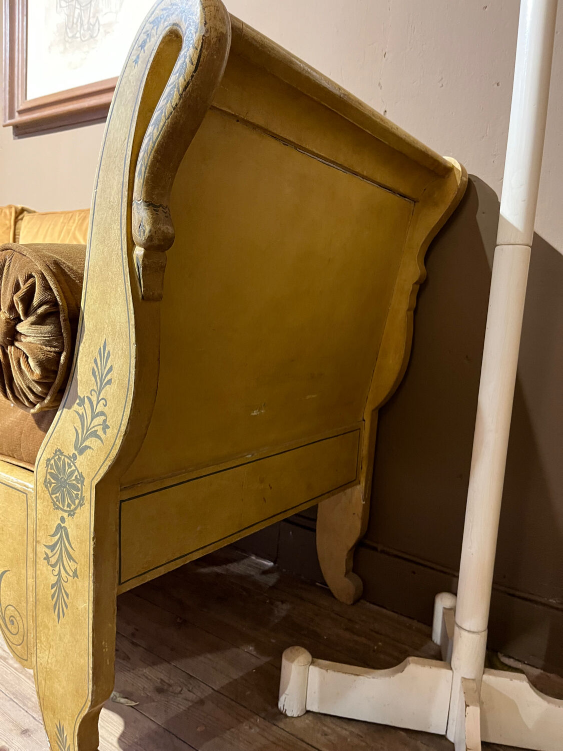 Bench 1900 swan head