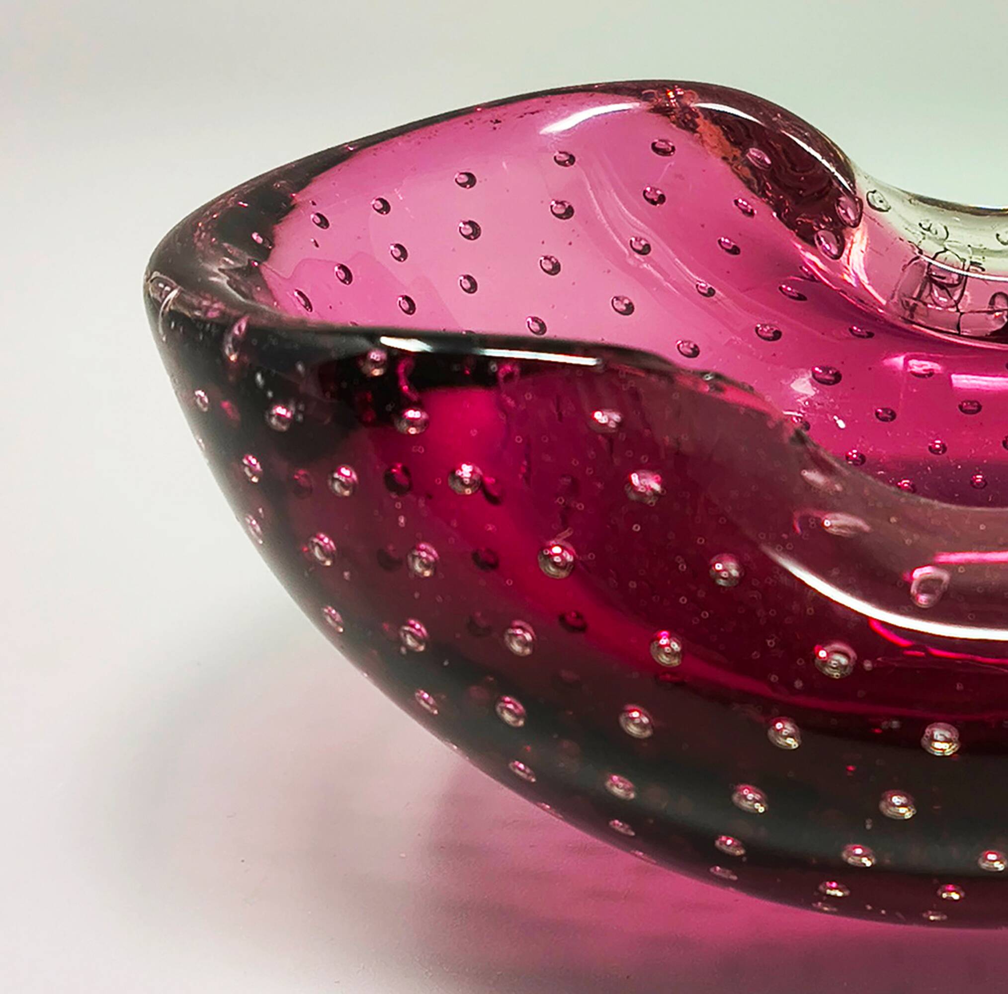 1960s mid-century pink ashtray or catchall in bullicante Murano glass by Flavio Poli