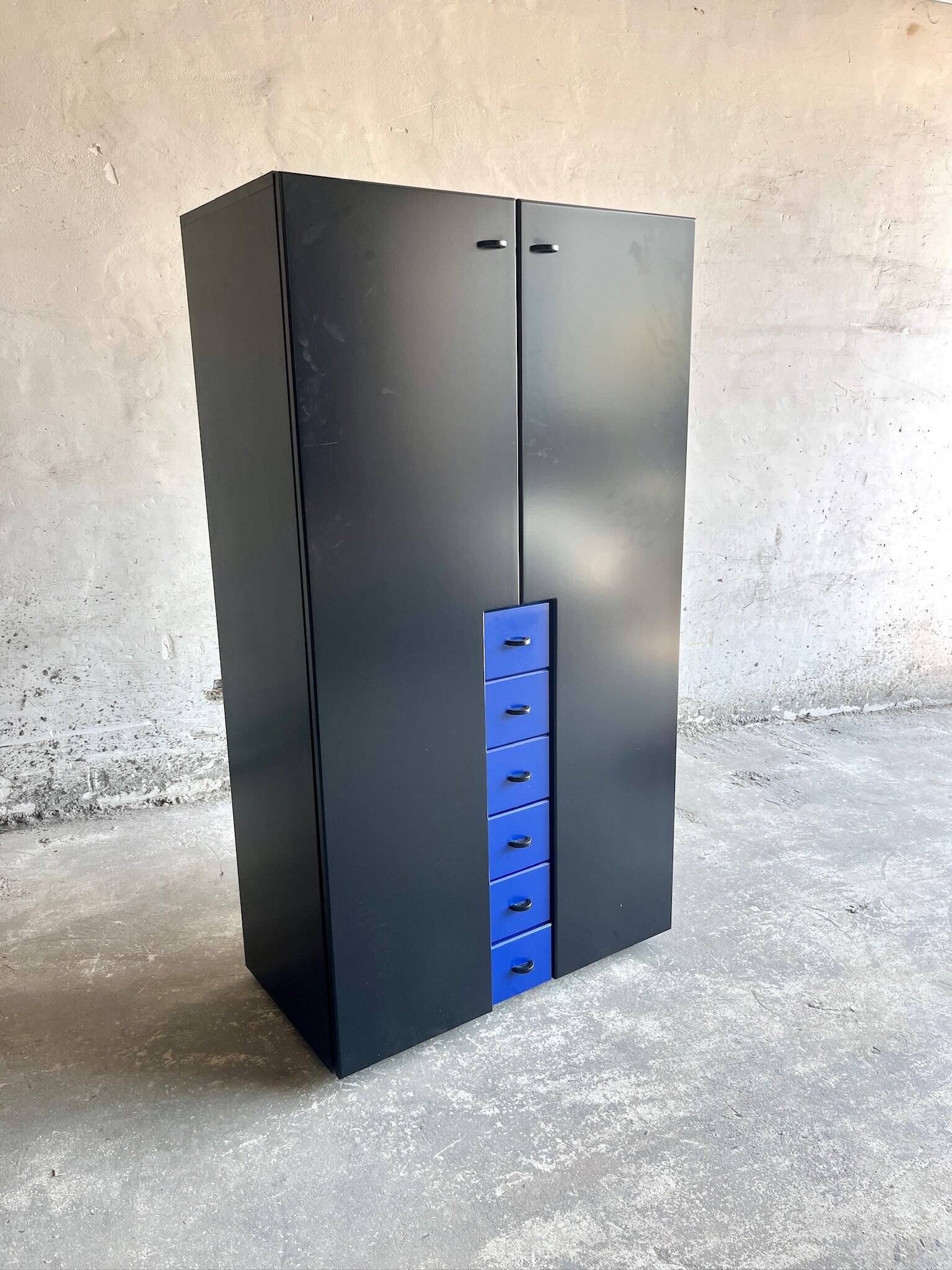 Meuble Interlübke en MDF noir avec tiroirs bleus, design allemand des années 1980