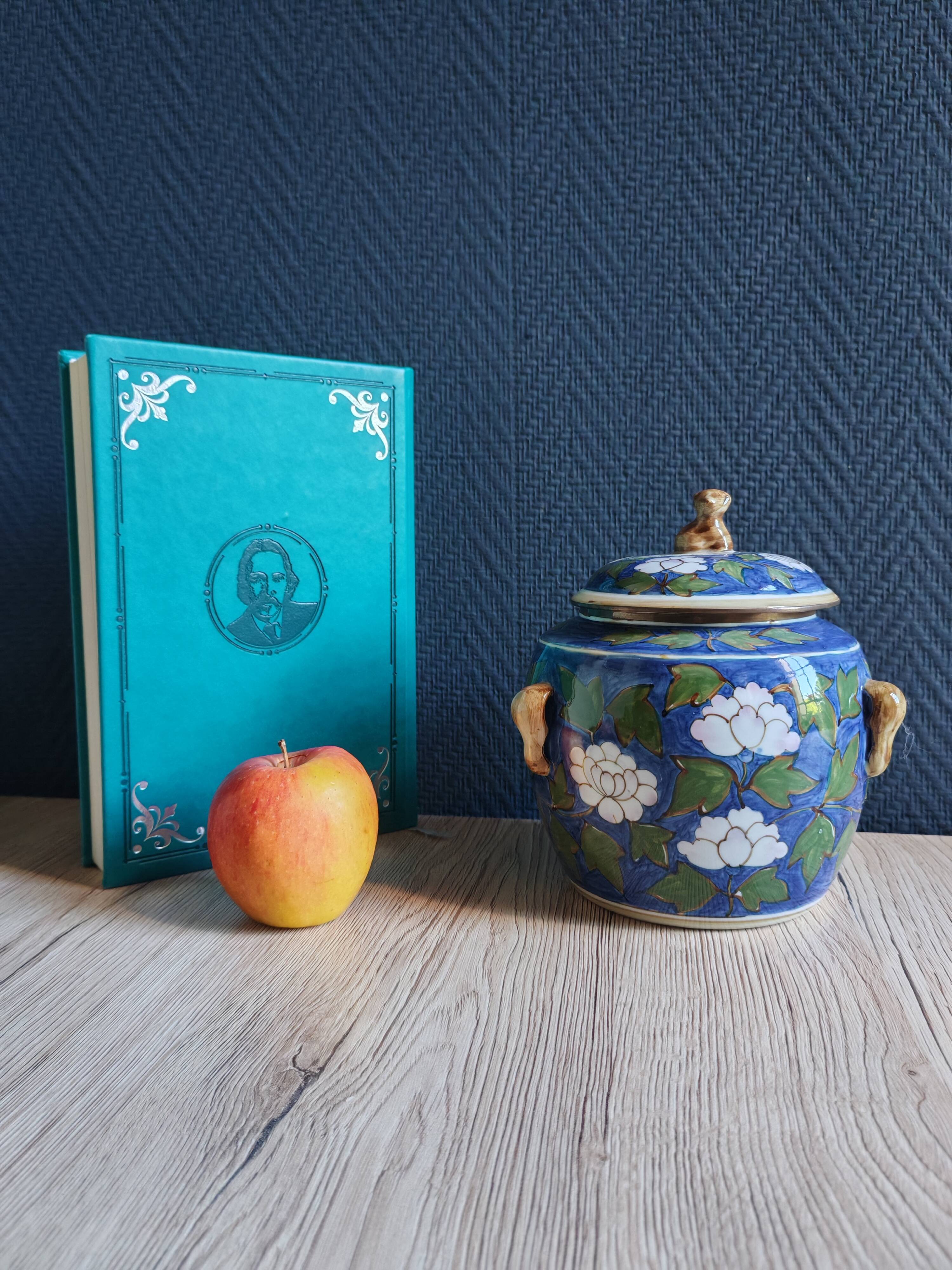Mélarti Porcelain Vase with Lid - Hand-Painted Covered Pot