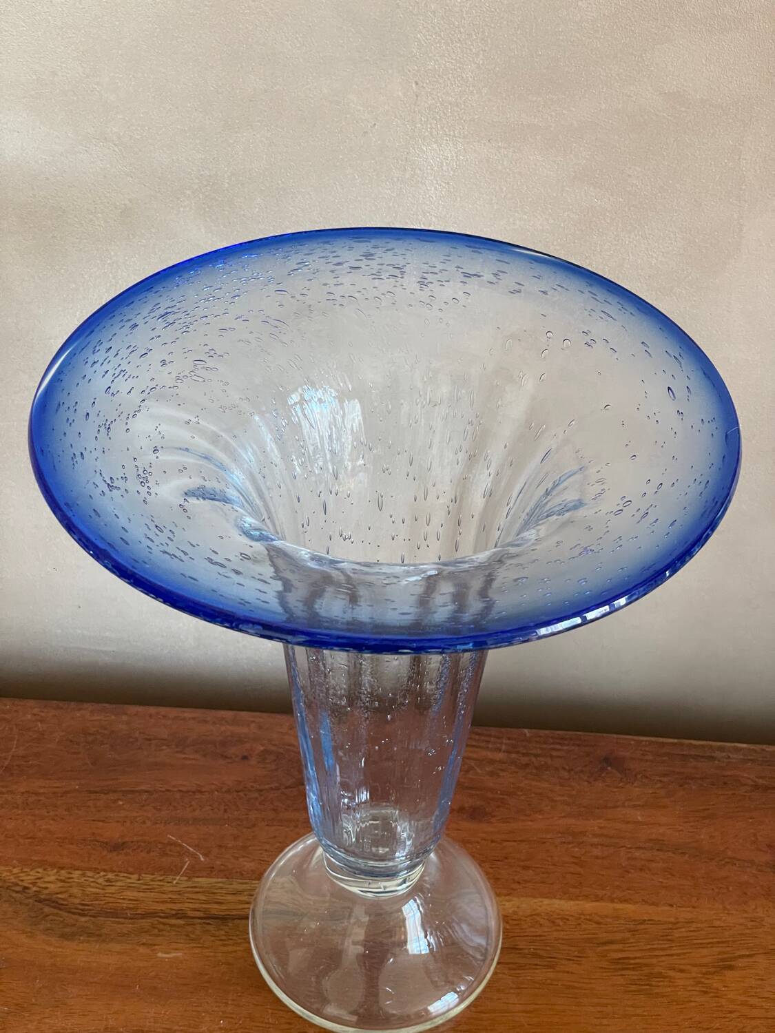 Bubble glass vase on foot